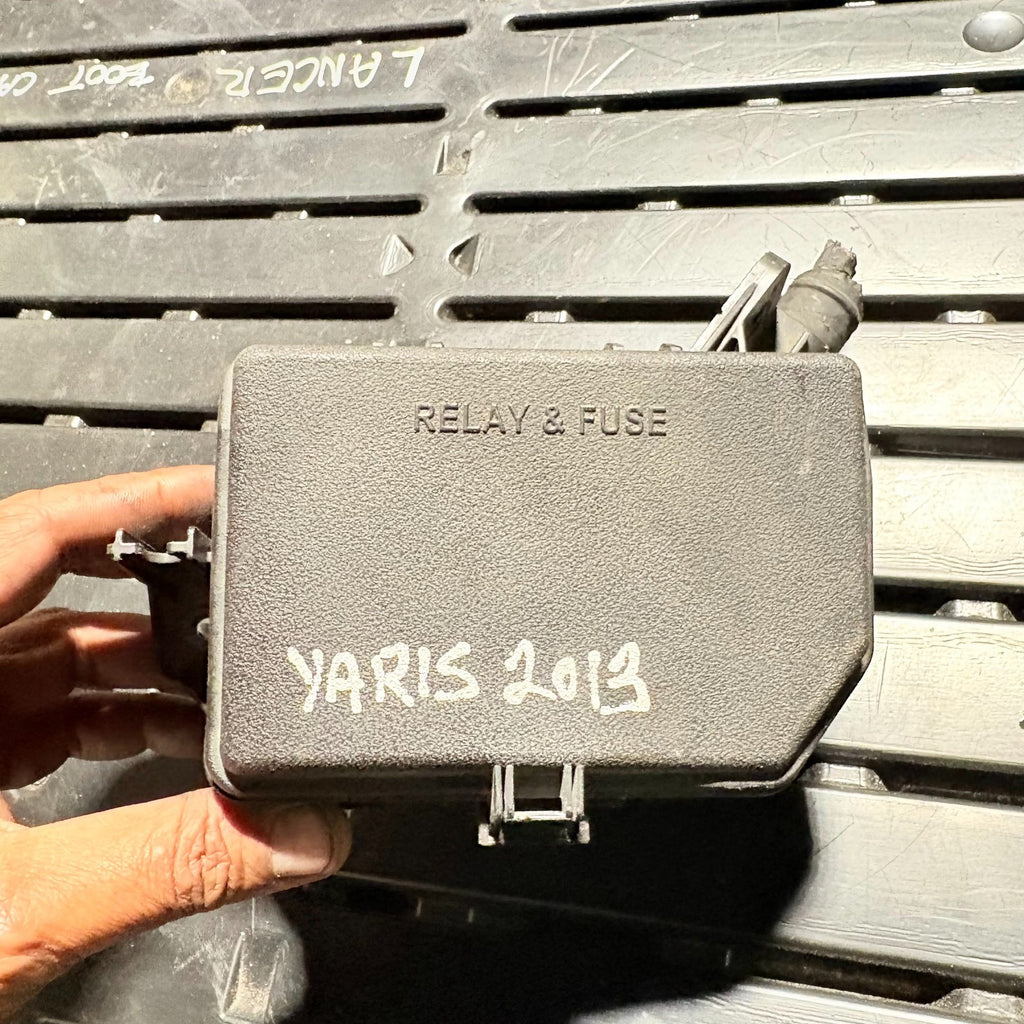 Toyota Yaris 2013 Mk3 Engine Bay Under Bonnet Fuse Box Relay Box Junction Box