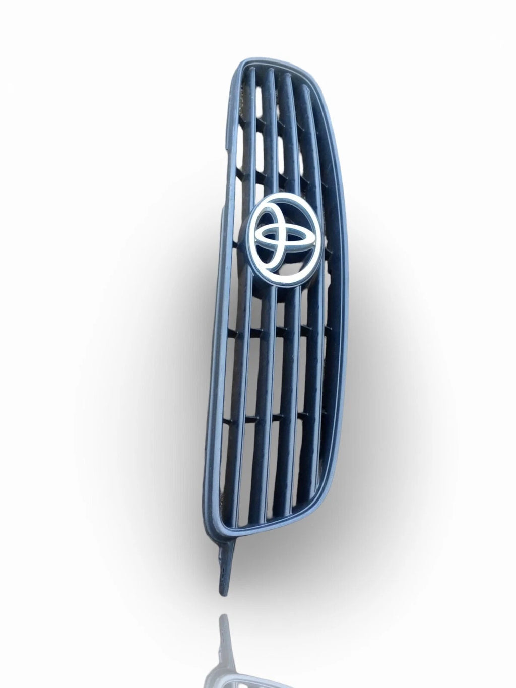 Toyota Corolla Front Grille 53111-02900 Good Condition 1999/2001 Models