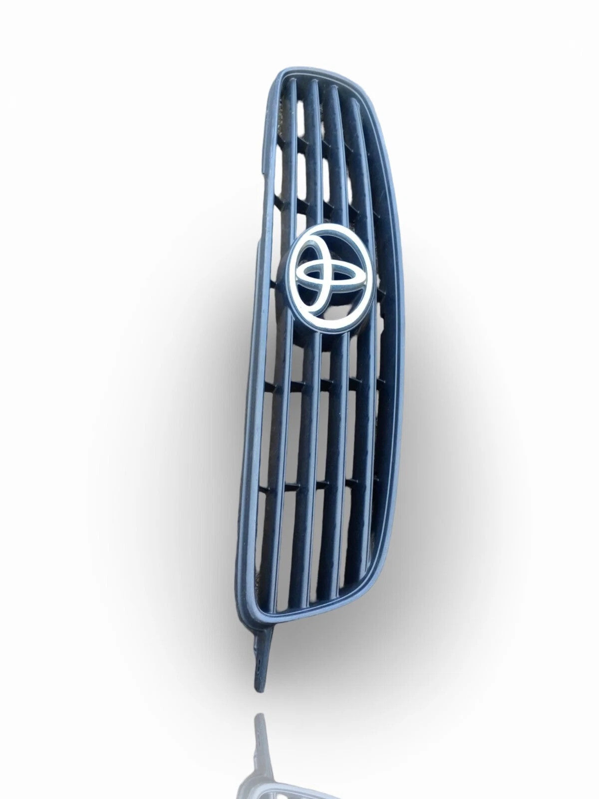 Toyota Corolla Front Grille 53111-02900 Good Condition 1999/2001 Models