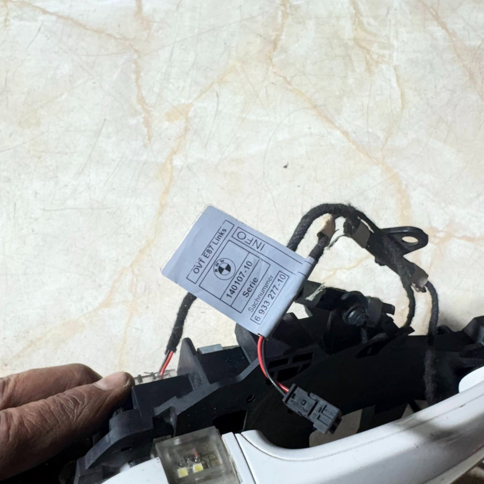 2007 BMW 1 SERIES 116M DOOR HANDLE OUTER LEFT FRONT PASSENGER SIDE 140107-10
