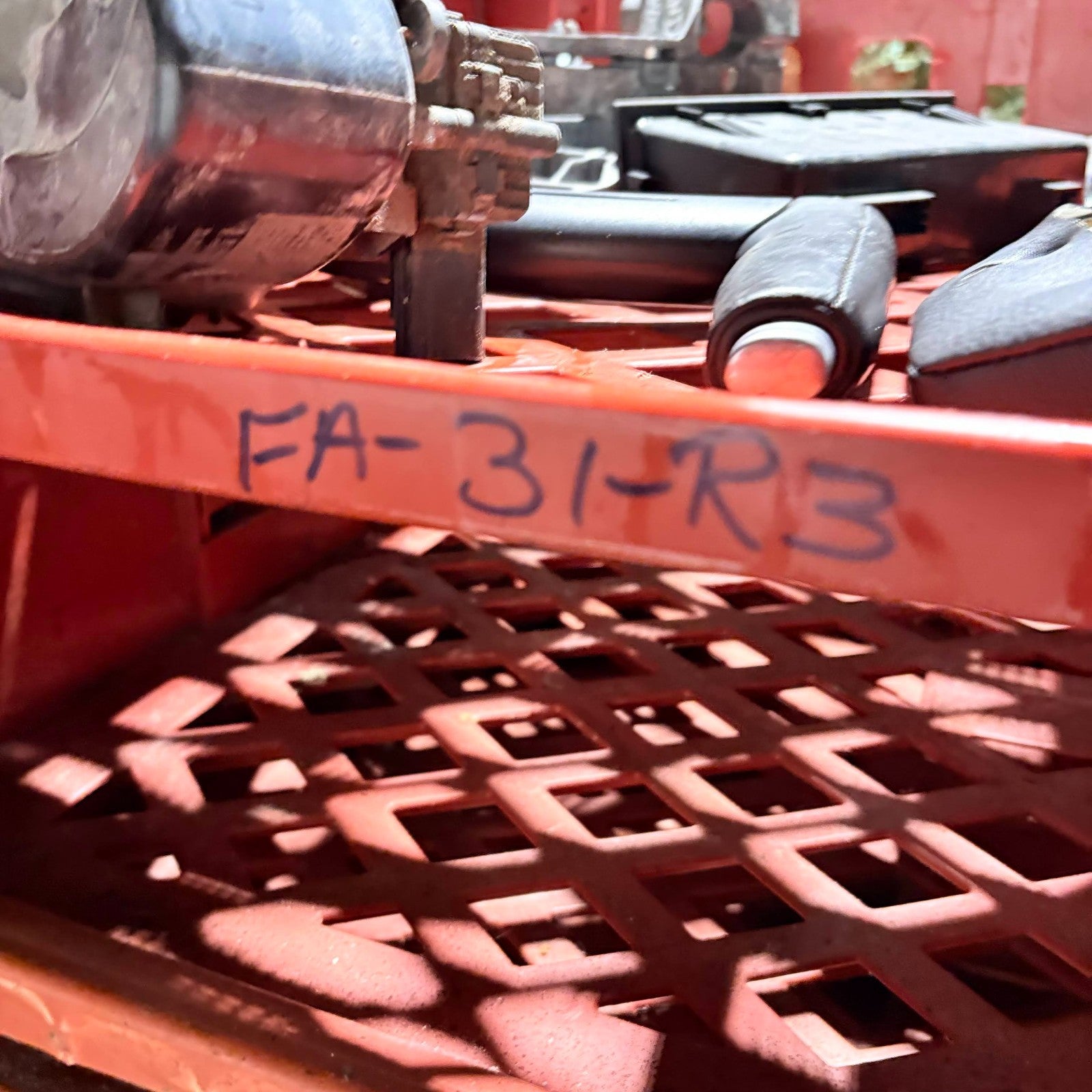 RANGE ROVER 2011 FUEL FLAP GREY BJ32-27936-A/B