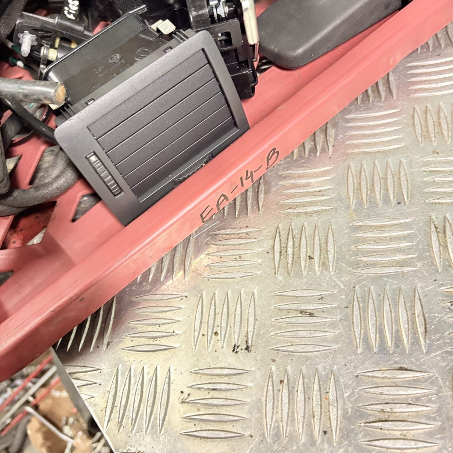 D65264930 Mazda 2 2007-2014 Air Nozzle Ventilation Grille Passenger Middle