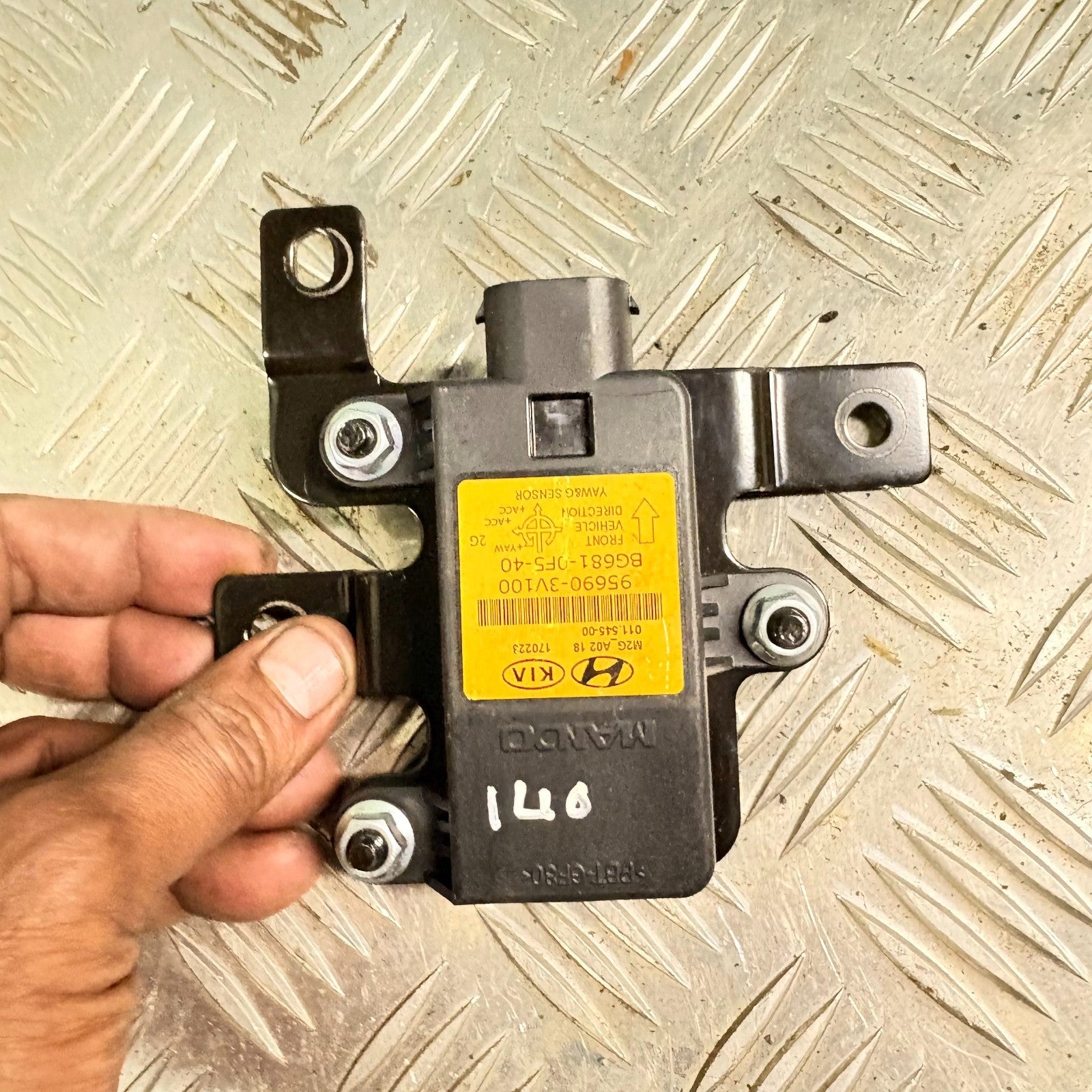 HYUNDAI I40 YAW RATE SPEED SENSOR 95690-3V100 2015