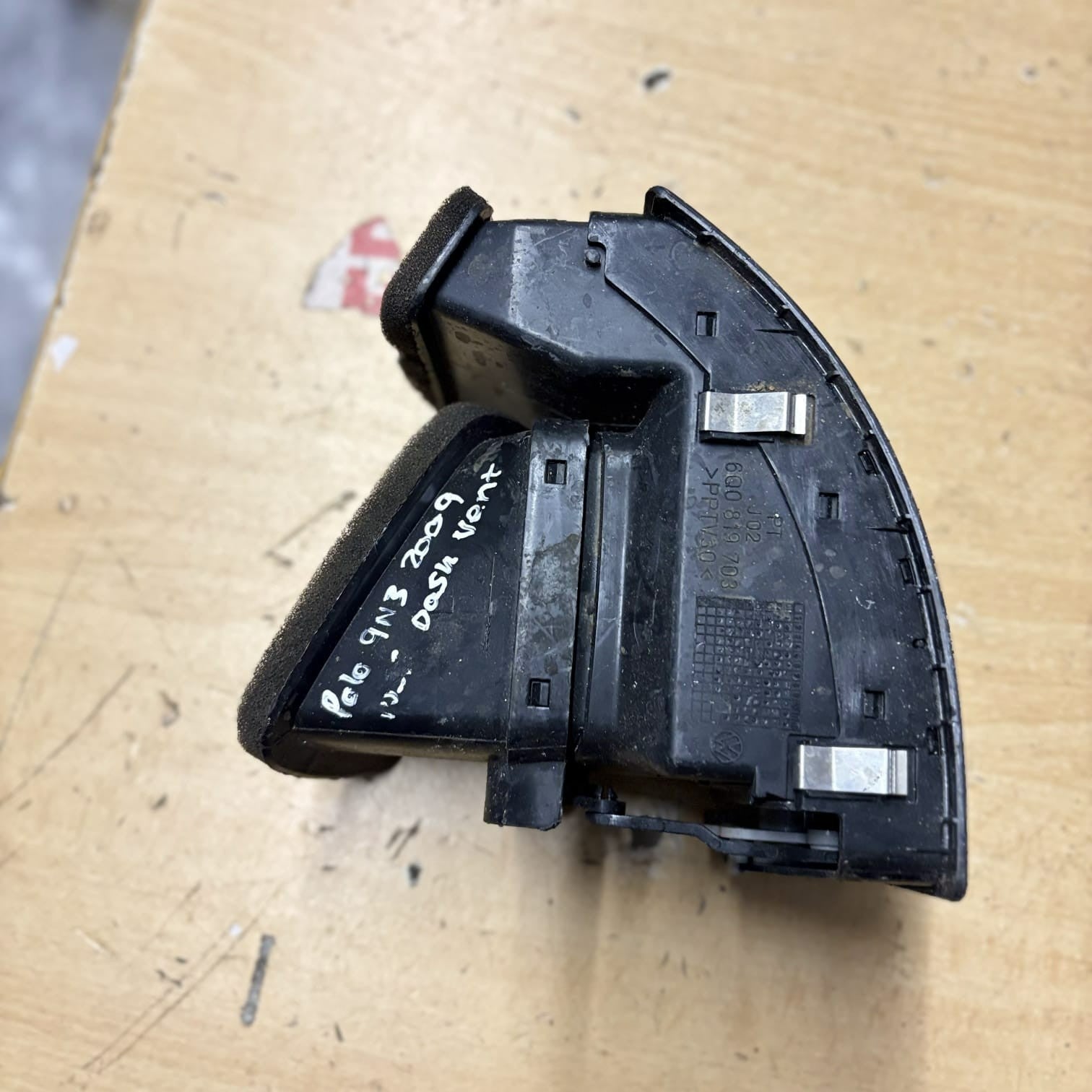 VW Polo 9N3 Driver Front Dashboard Air Vent 2006-2009 6Q0819703