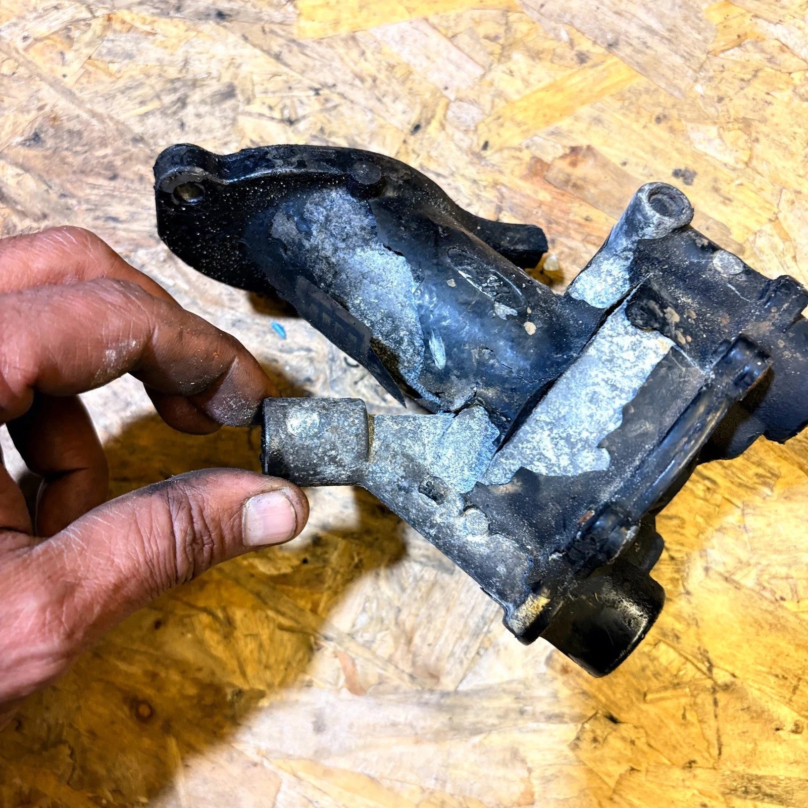 FORD TRANSIT CONNECT 2003 Vacuum Pump