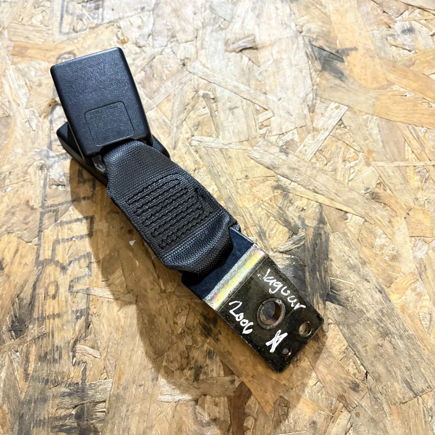 Jaguar XF X250 2006 Rear seat belt centre buckle PAIR 33048307