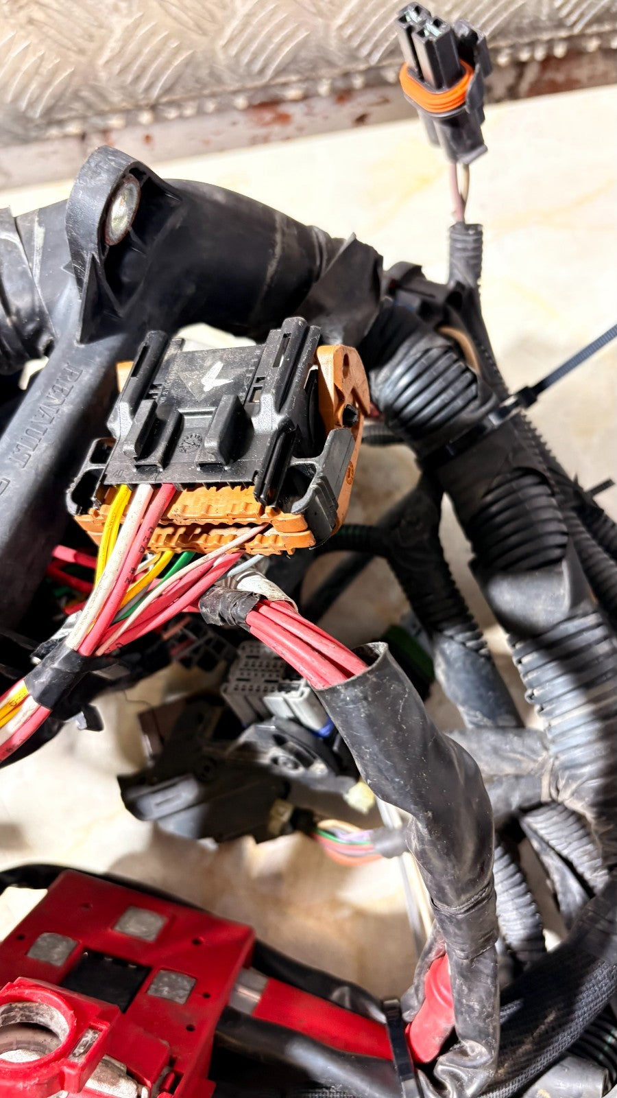 RENAULT TWINGO MK2 ENGINE WIRING LOOM 240118540R 2012