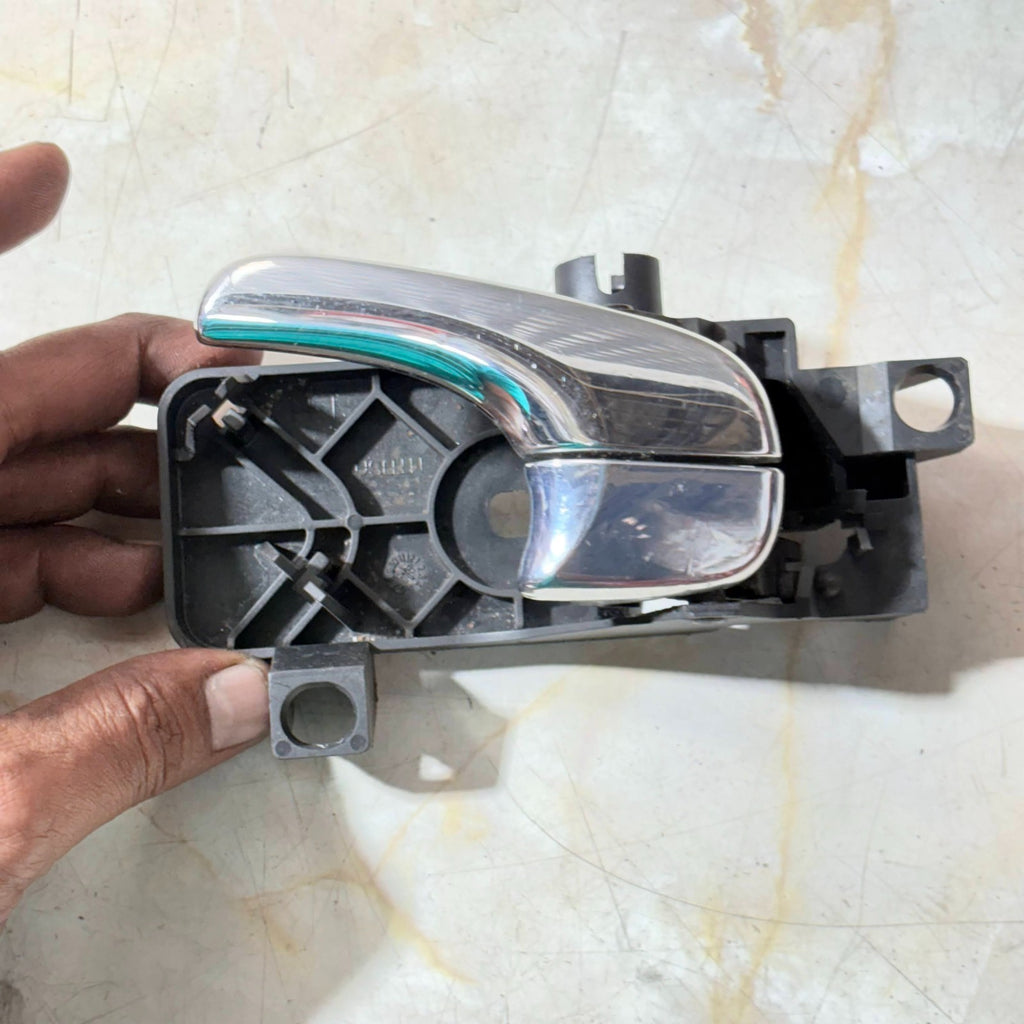 JAGUAR S TYPE 2006 PASSENGER FRONT LEFT INTERIOR DOOR HANDLE 2R83-22601-AD