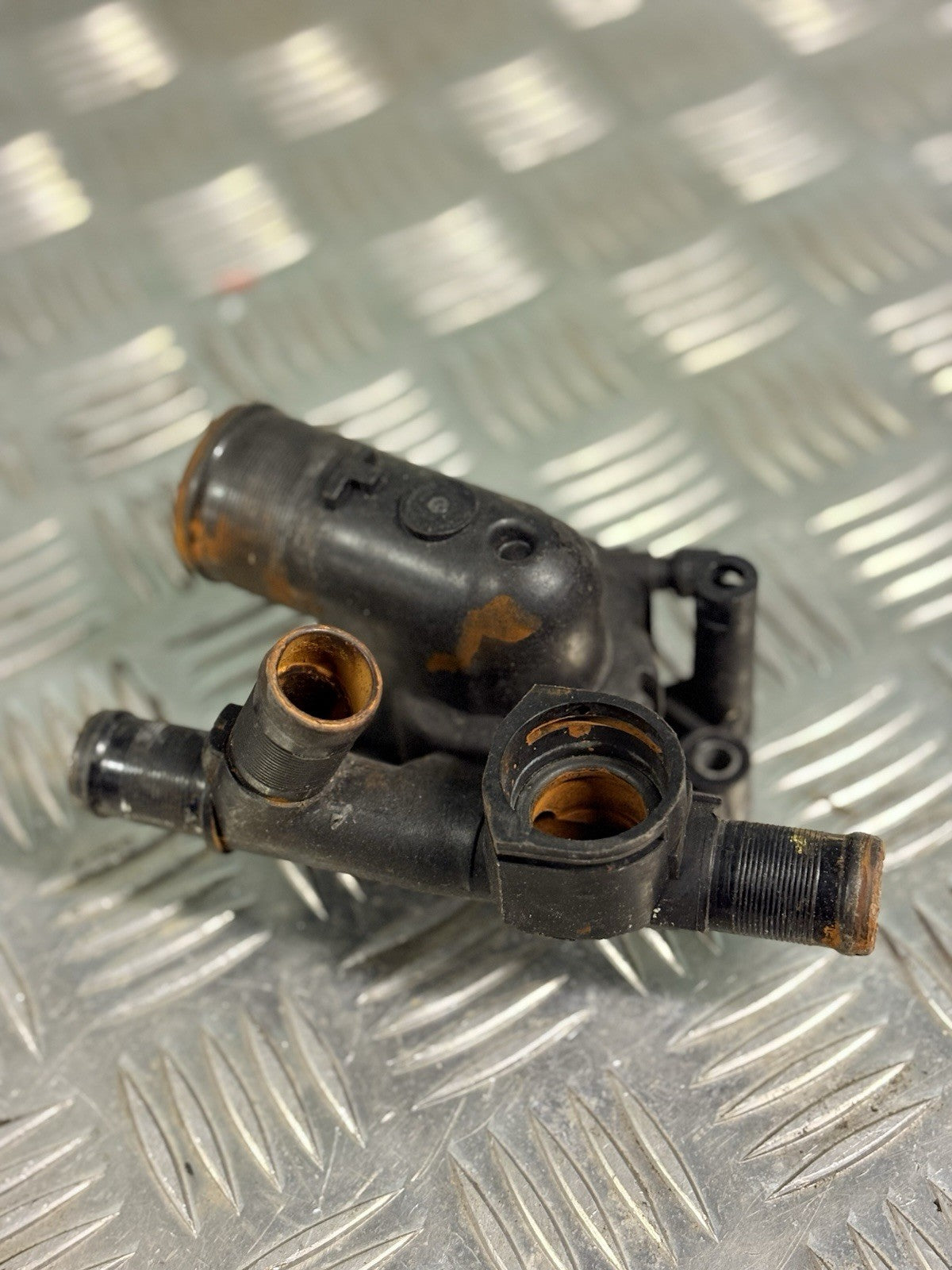 Vauxhall Vivaro Trafic Primastar Engine Coolant Thermostat Housing 2.0 CDTI
