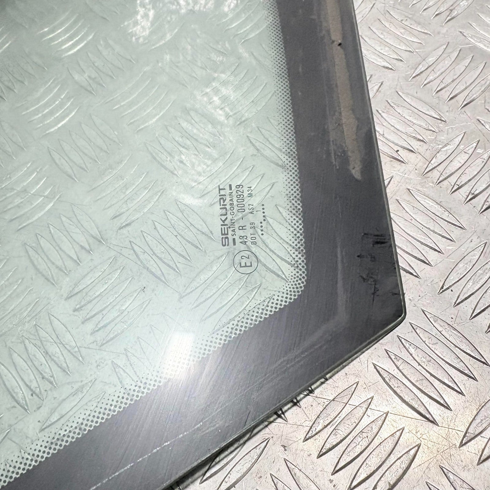 Renault Espace Mk4 02-06 RH right front Quarter Window Windscreen side glass
