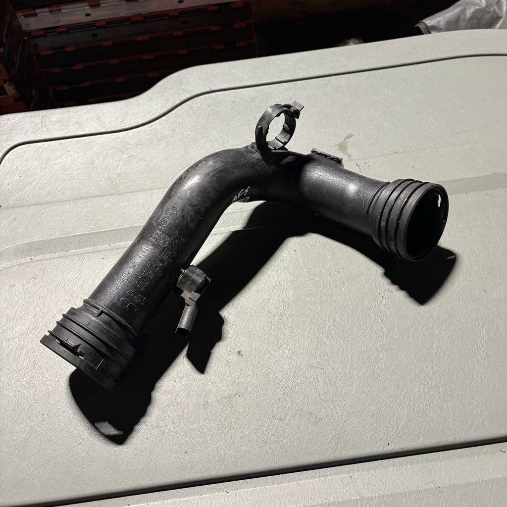 VW Passat B6 05-10 2.0 TDI Turbo Intercooler Pipe Hose 1K0145770D