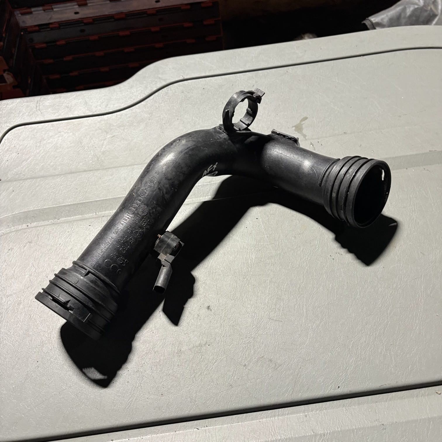 VW Passat B6 05-10 2.0 TDI Turbo Intercooler Pipe Hose 1K0145770D