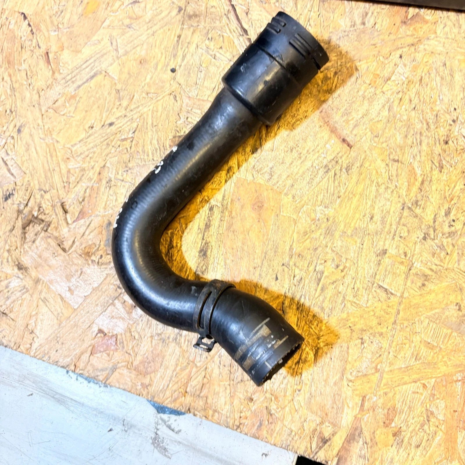 A4 B6 B7 QUATTRO 2001-2008 UPPER RADIATOR COOLANT HOSE PIPE 8E0121101AA