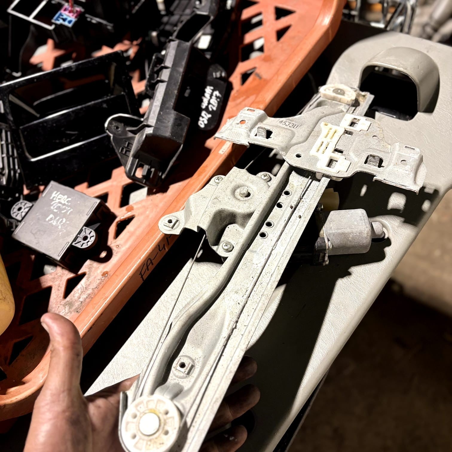 Chevrolet Aveo T300 2011-2015 Rear Right Window Regulator Motor Bosch 98810J3010