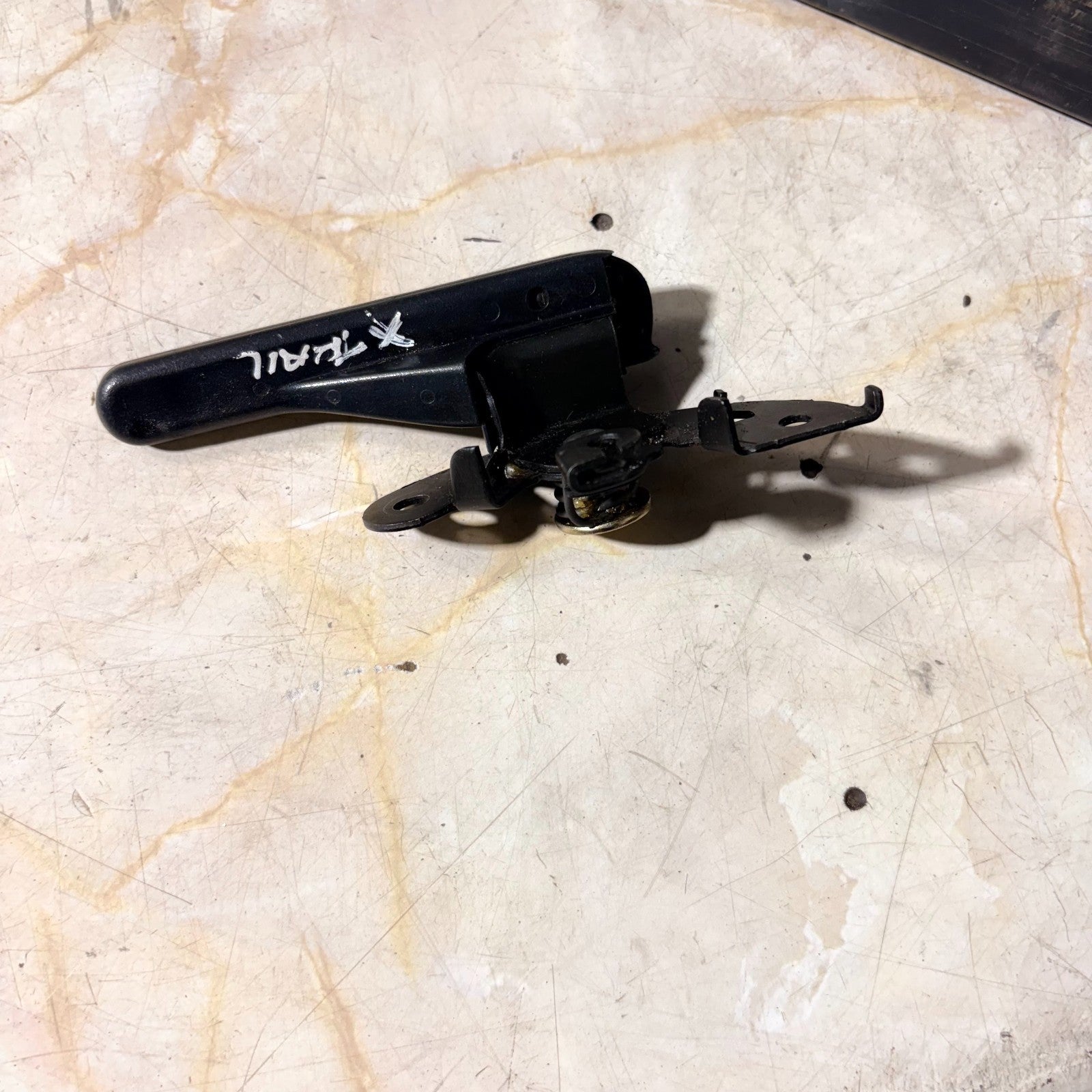 NISSAN X-TRAIL T30 2001-2007 FUEL FILLER FLAP RELEASE HANDLE LEVER