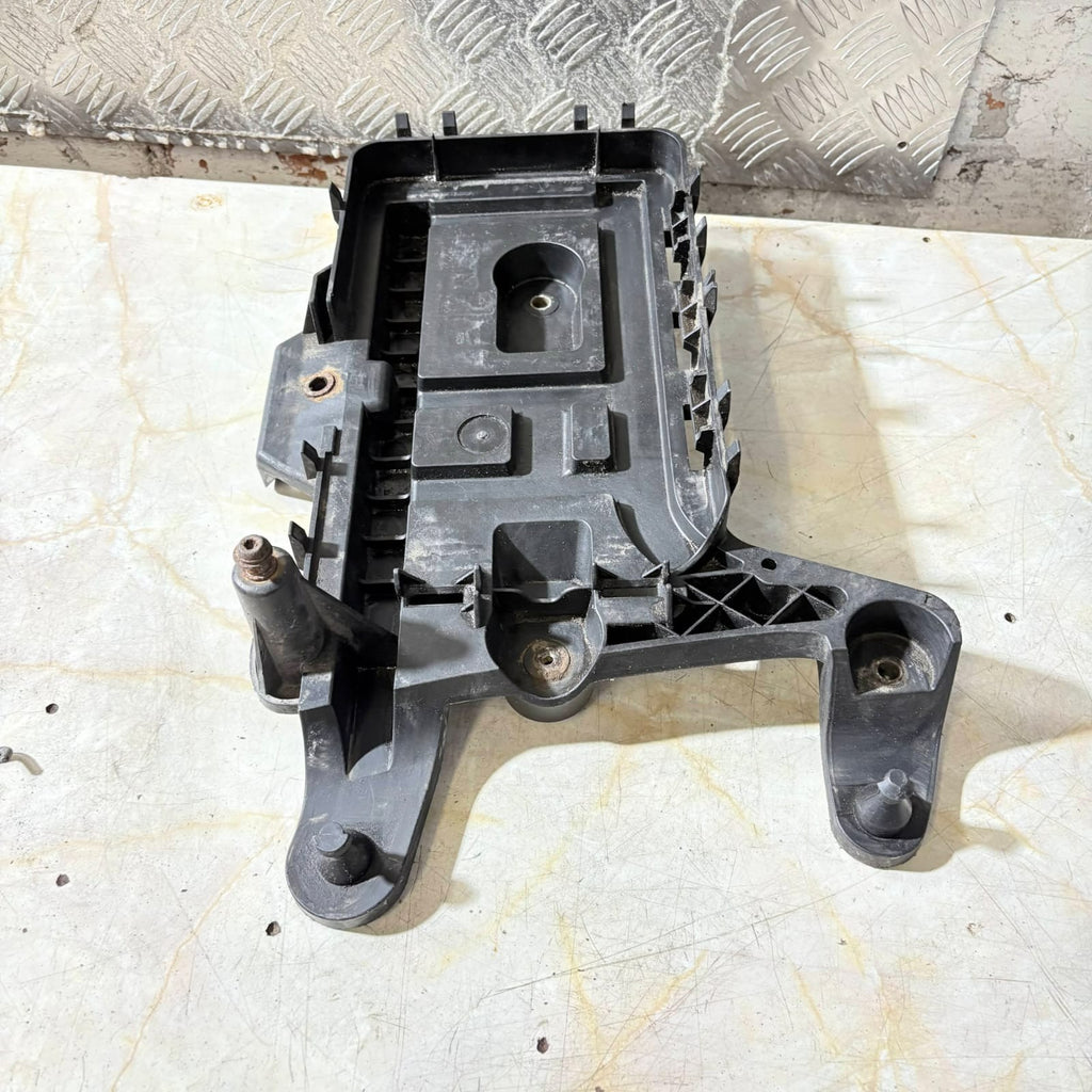 VOLKSWAGEN GOLF MK5 1K 2003-2008  2.0 BATTERY TRAY HOUSING 1K0915333C