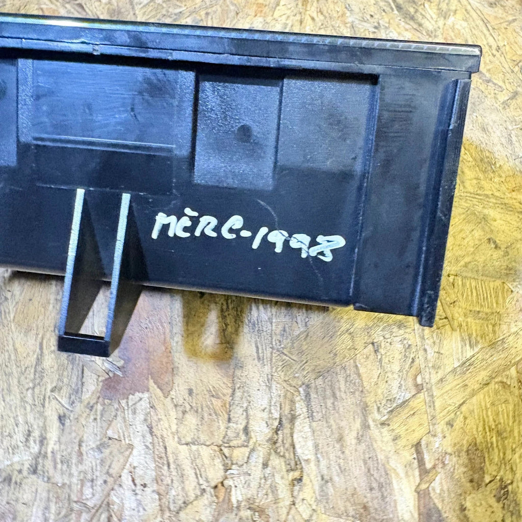 1998 MERCEDES ASHTRAY AND POWER SOCKET