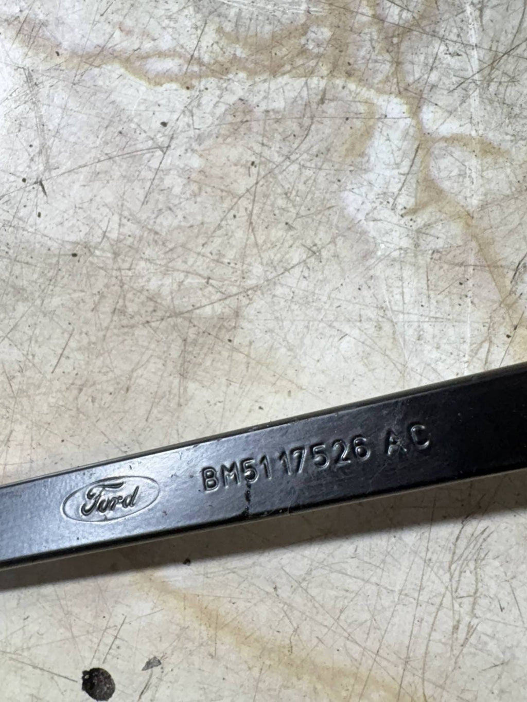 FORD FOCUS FRONT WINDSCREEN WIPER ARMS BM5117526AC
