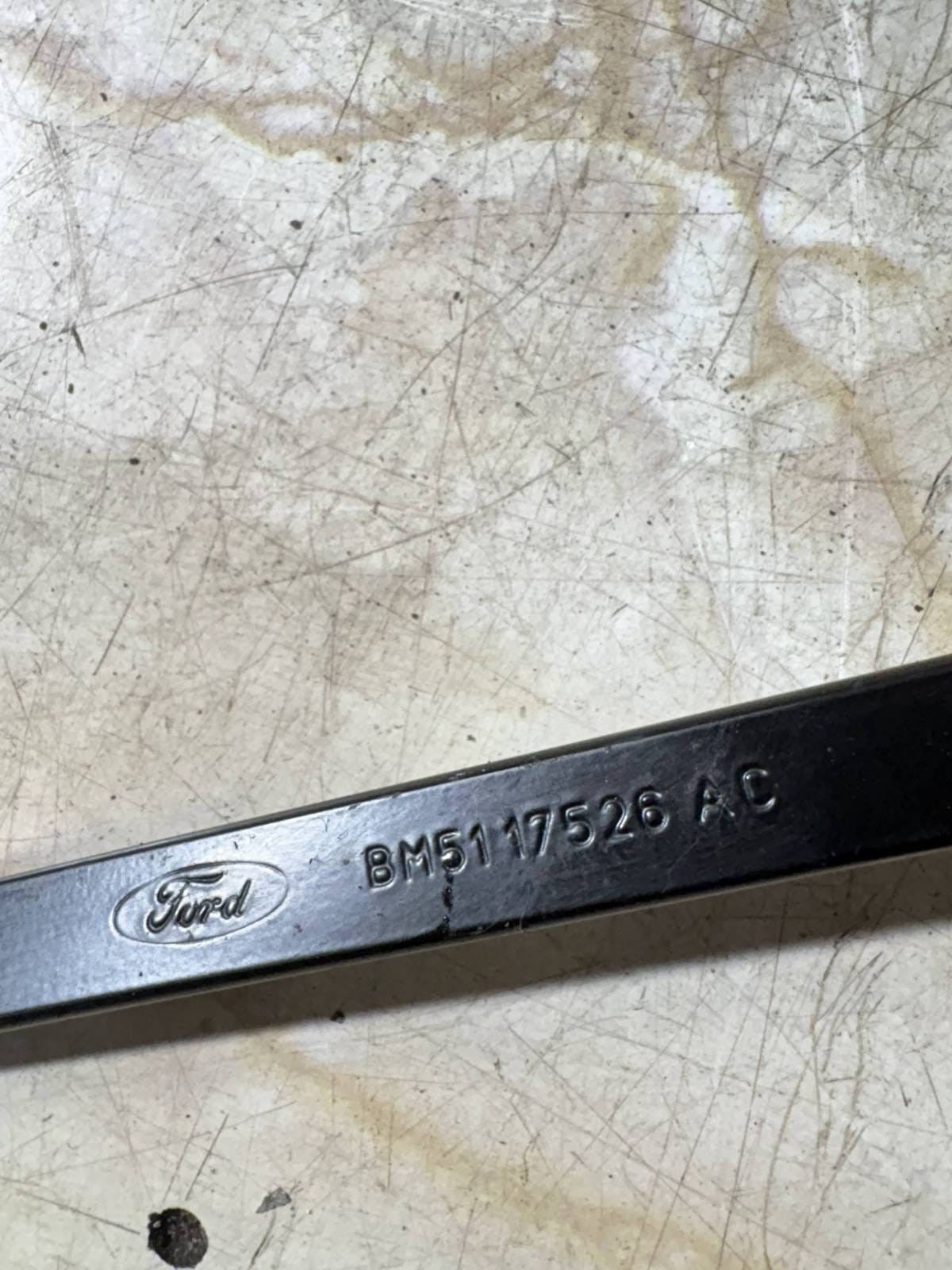 FORD FOCUS FRONT WINDSCREEN WIPER ARMS BM5117526AC