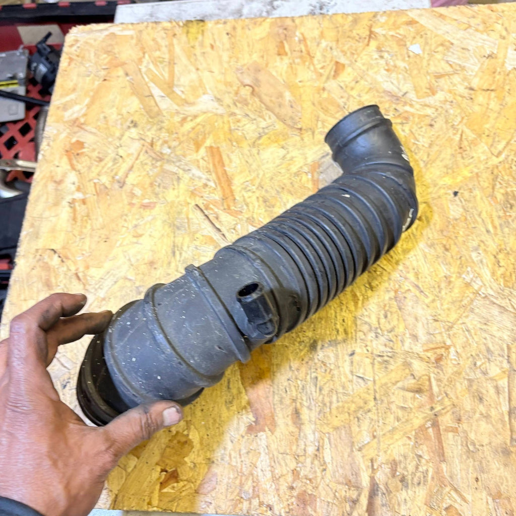 Mitsubishi Shogun 2001 AIR INTAKE PIPE HOSE