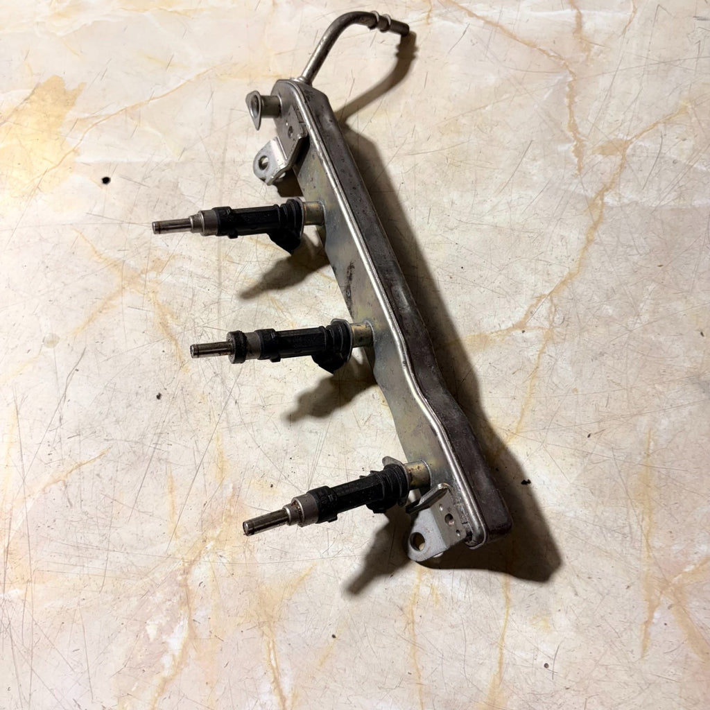 TOYOTA YARIS MK2 2006-2011 PETROL INJECTOR FUEL RAIL + INJECTORS