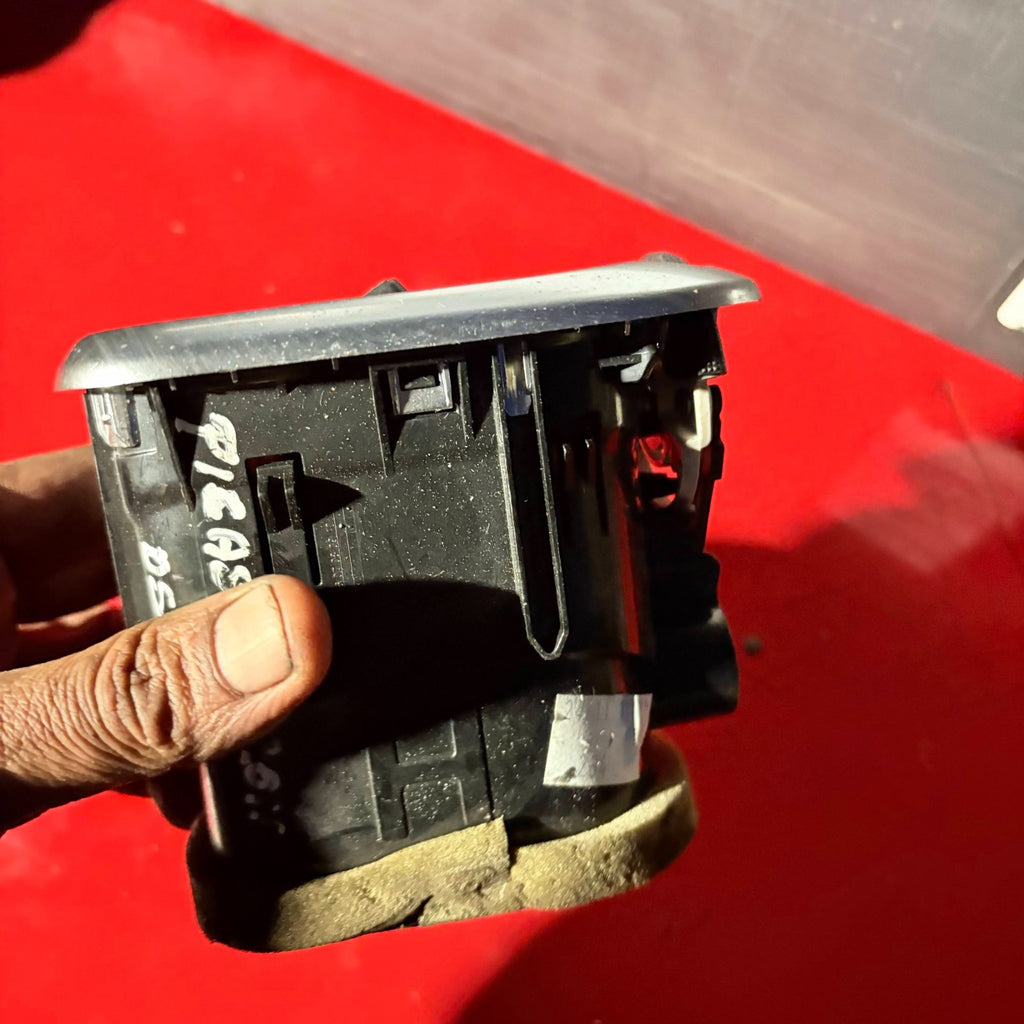 CITROEN C3 PICASSO 2011 DRIVERS SIDE FRONT AIR VENT