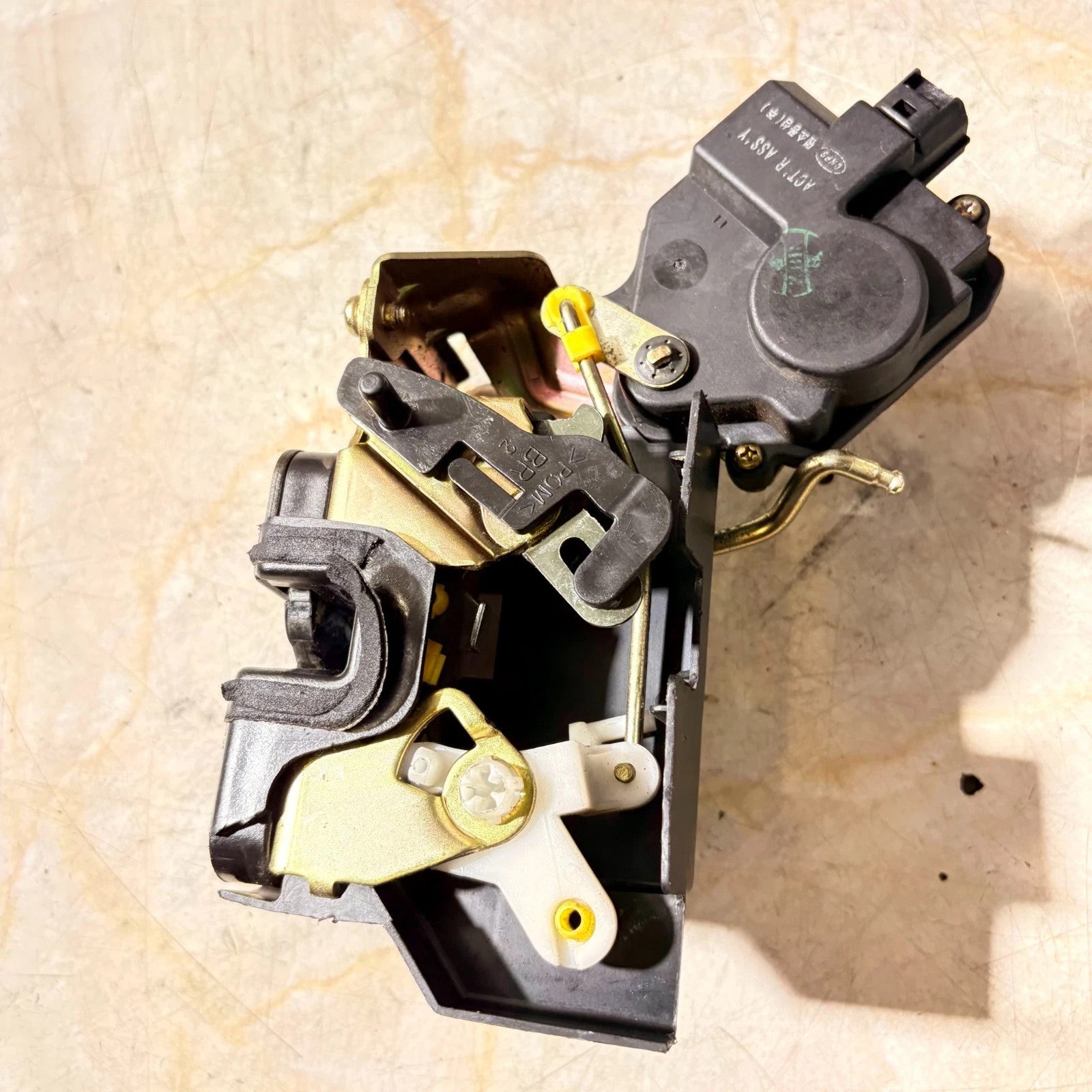 Hyundai Terracan 2001-2007 Rear Right Door Lock Latch Actuator 81420-H1020