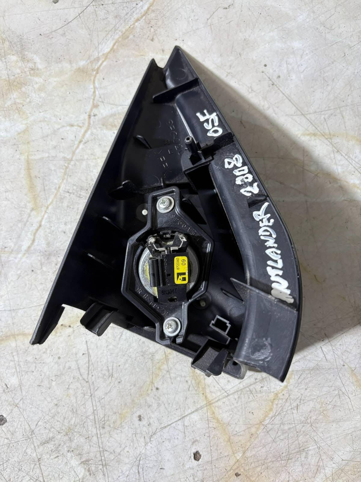 MITSUBISHI OUTLANDER MK2 2008 DRIVERS SIDE FRONT TWEETER SPEAKER SPC02065 (b28)