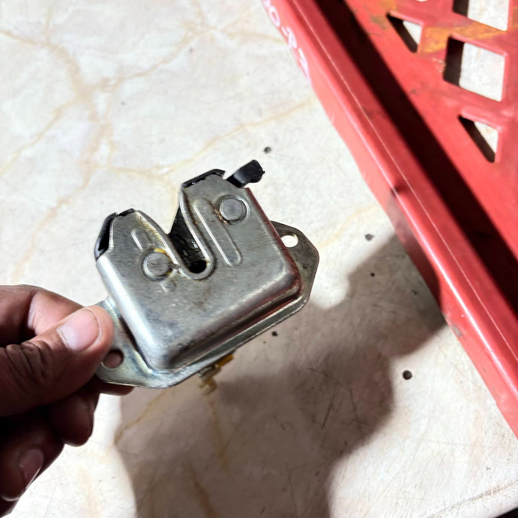 Chevrolet Aveo Hatchback Tailgate Boot Lock Latch Mechanism 9M29 RHD