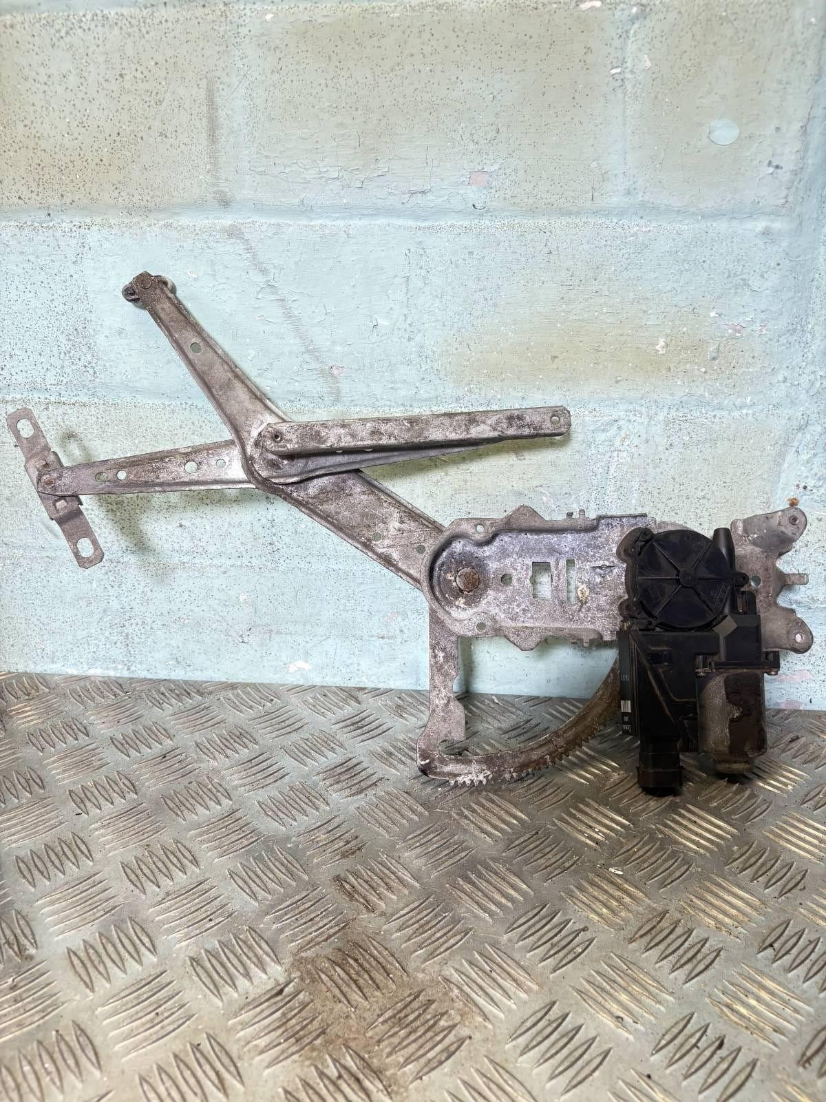 Corsa C 2004 Passenger Front Electric Window Regulator Motor 13173073