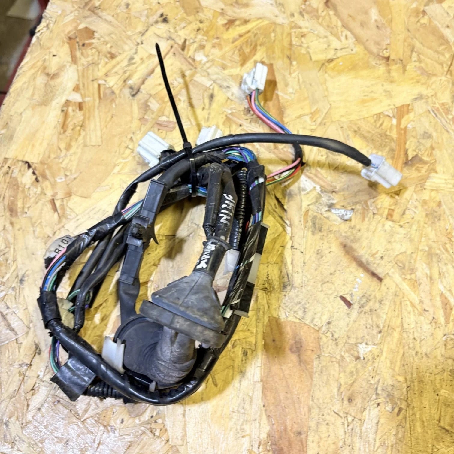 TOYOTA AVENSIS D-4D MK3 PASSENGER FRONT DOOR WIRING LOOM 8215105680 NSF