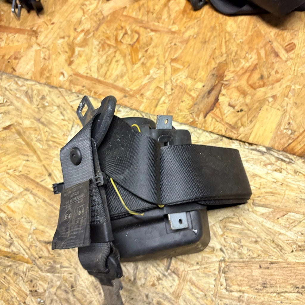 Mitsubishi Shogun Pinin 5DR Rear Middle Centre Seat Belt MN148169 2001-06