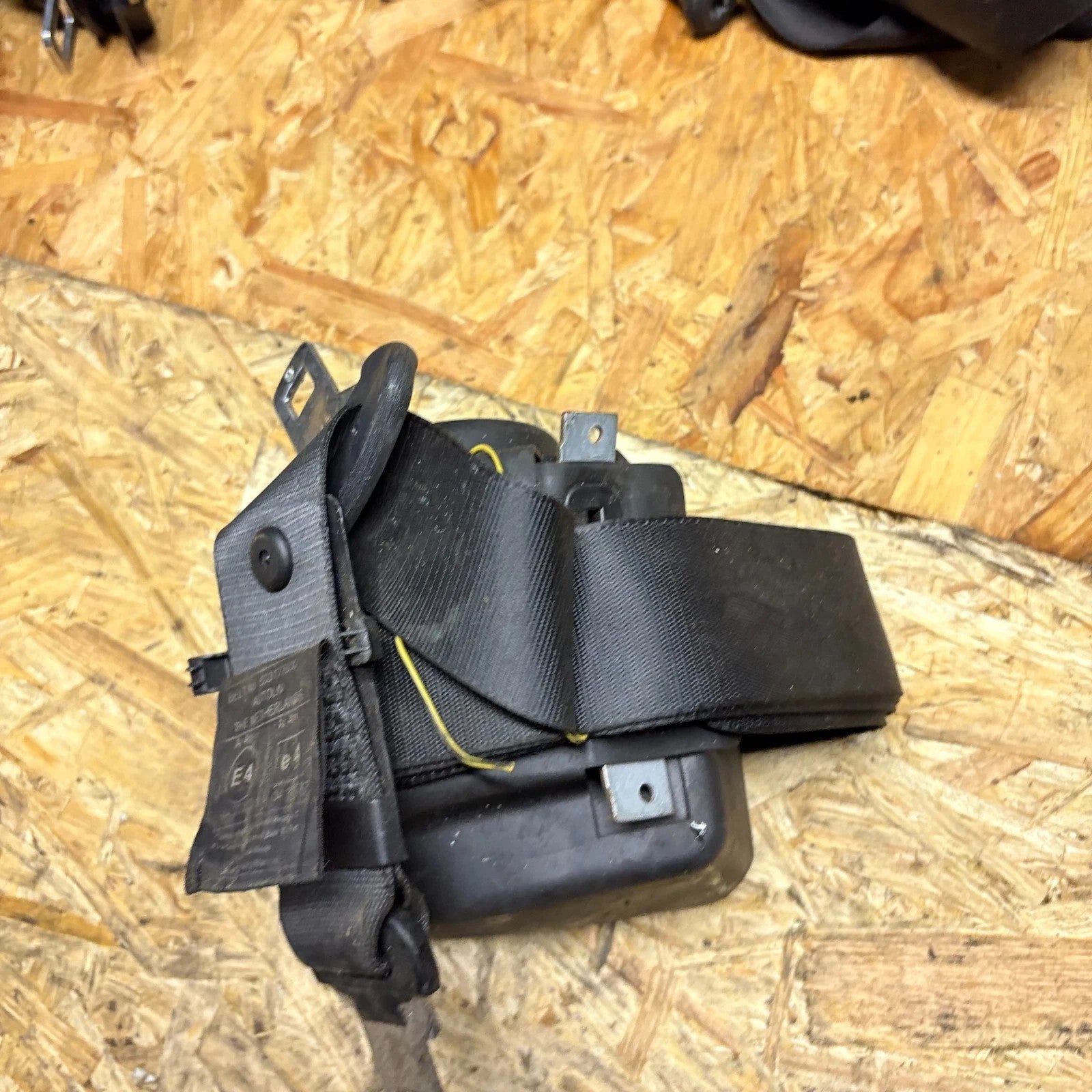 Mitsubishi Shogun Pinin 5DR Rear Middle Centre Seat Belt MN148169 2001-06