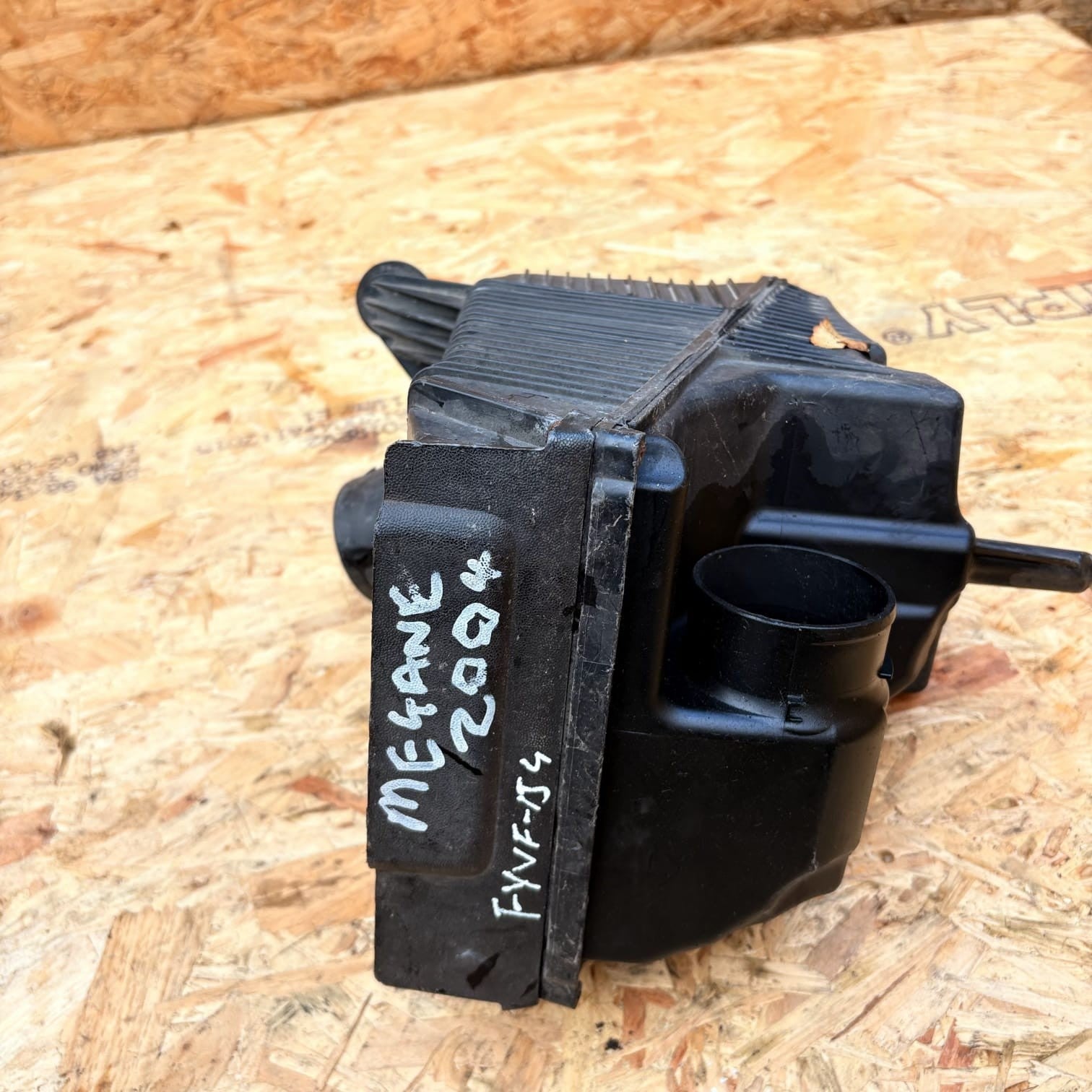 RENAULT MEGANE MK2 2004 1.6 PETROL AIR INTAKE BOX 8200401500 8200176558