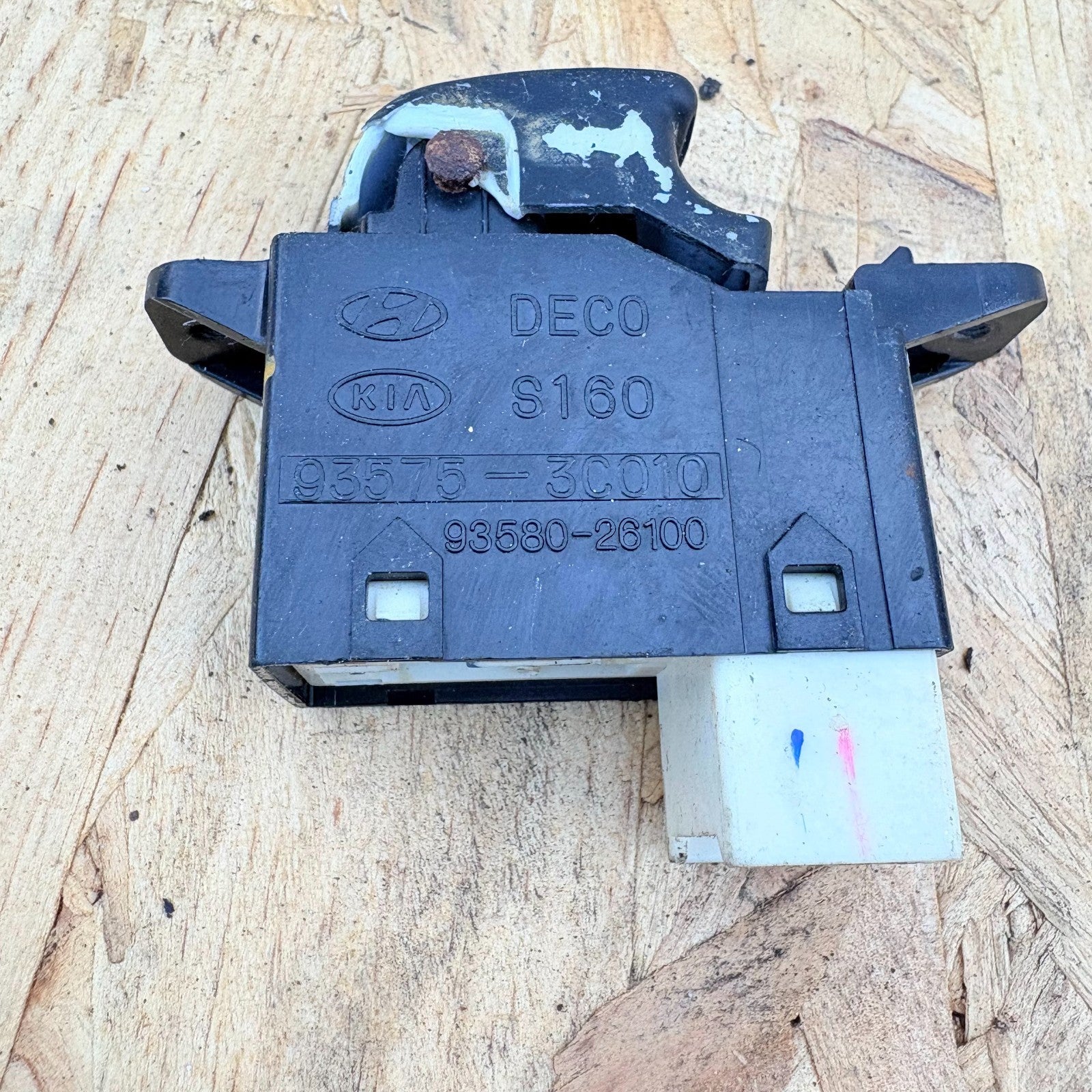 Hyundai Santa Fe SM 2001-2006 Rear Left Power Window Switch 93580-26100