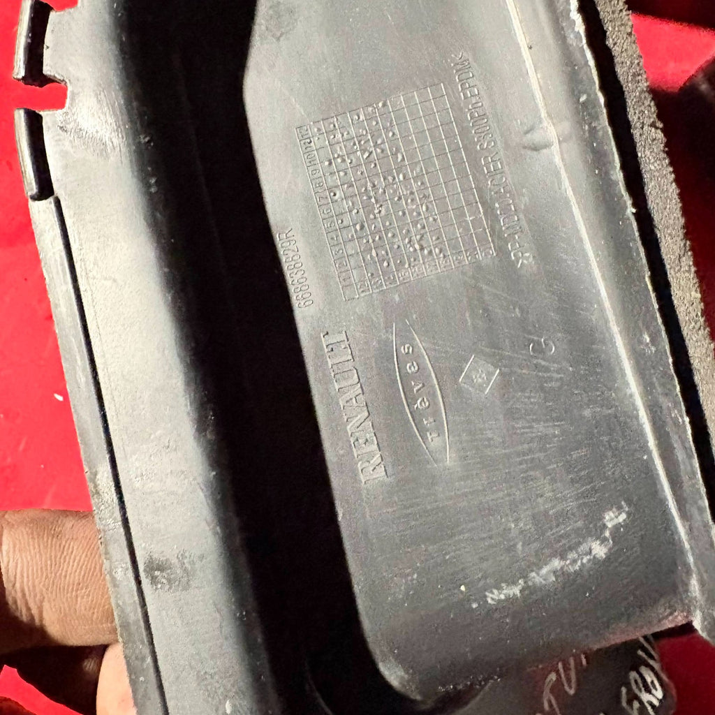Renault Captur 2013-2019 Left Side Front Closure Cowl 668638829R