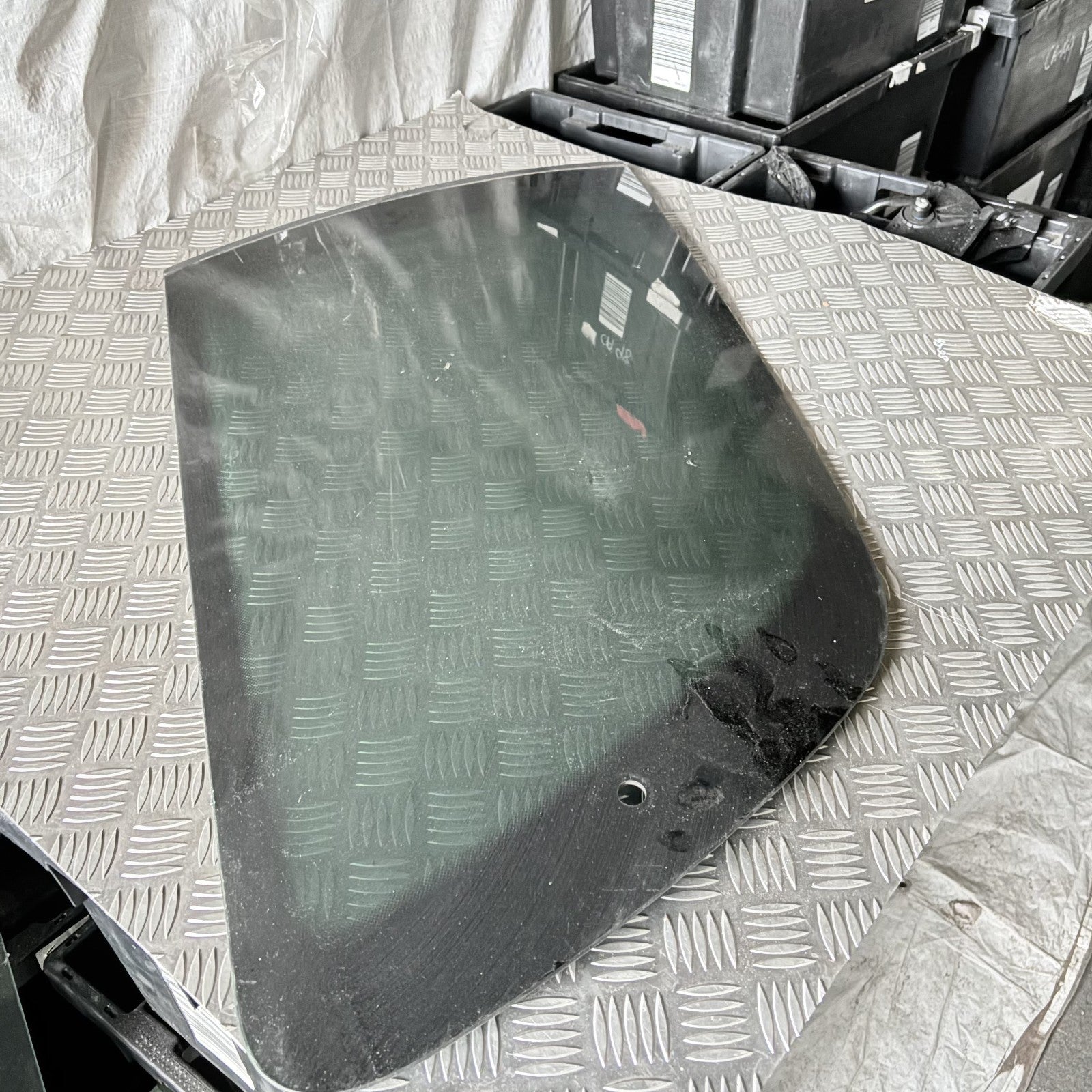 SEAT ALHAMBRA REAR LEFT PASSENGER SIDE QUARTER GLASS