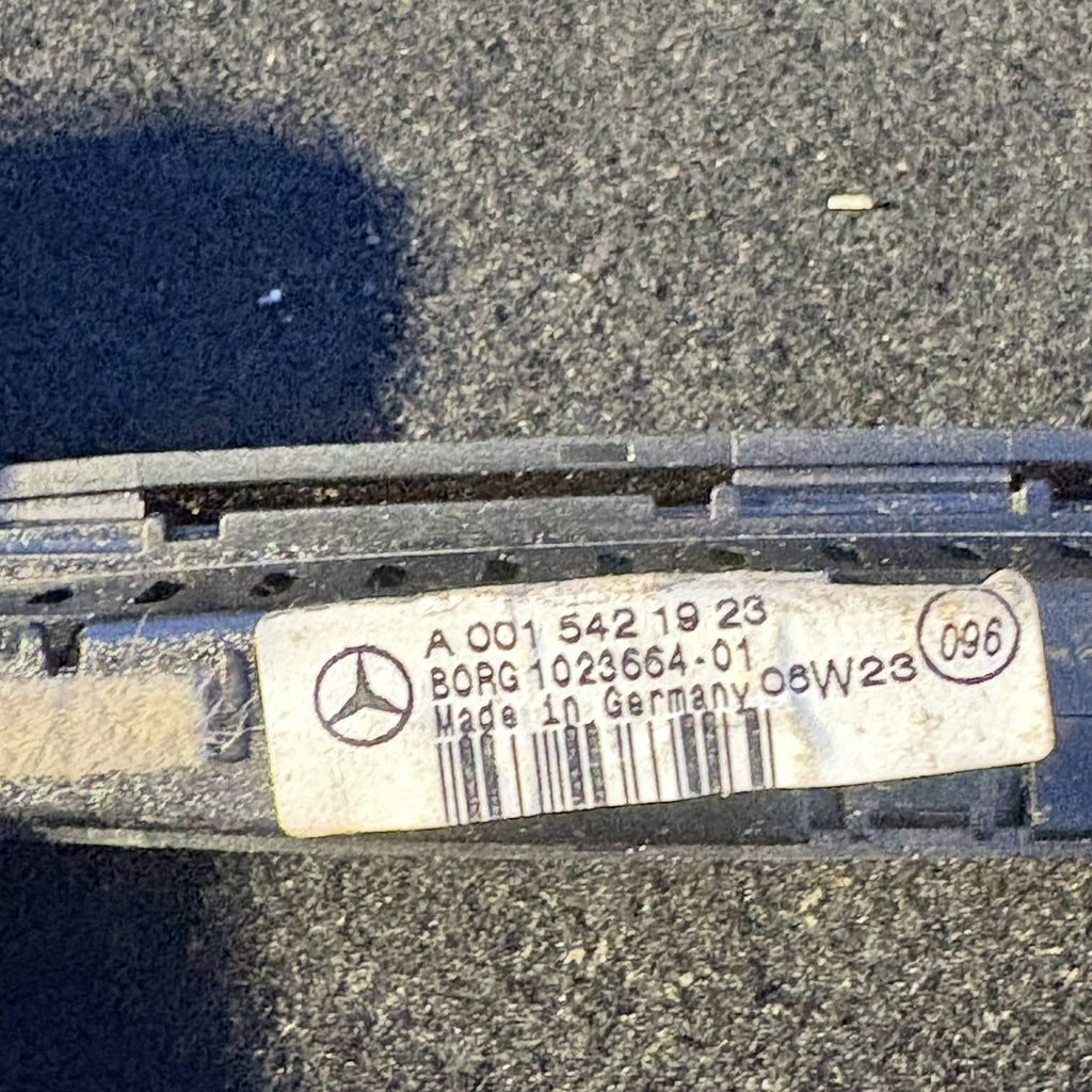 MERCEDES E CLASS REAR PARKING SENSOR DISPLAY A0015421923