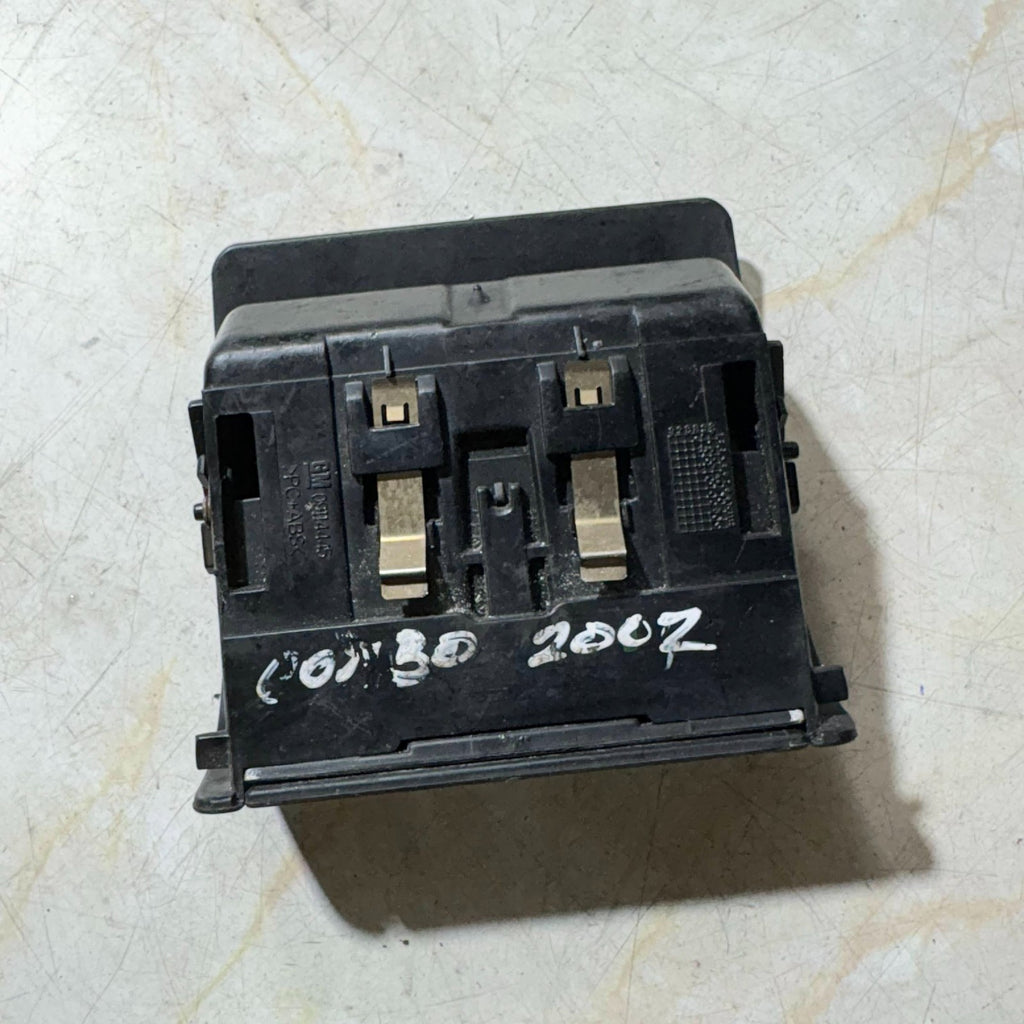 VAUXHALL COMBO 2001-2011 CAR DERIVED VAN ASHTRAY (FRONT) 09114445