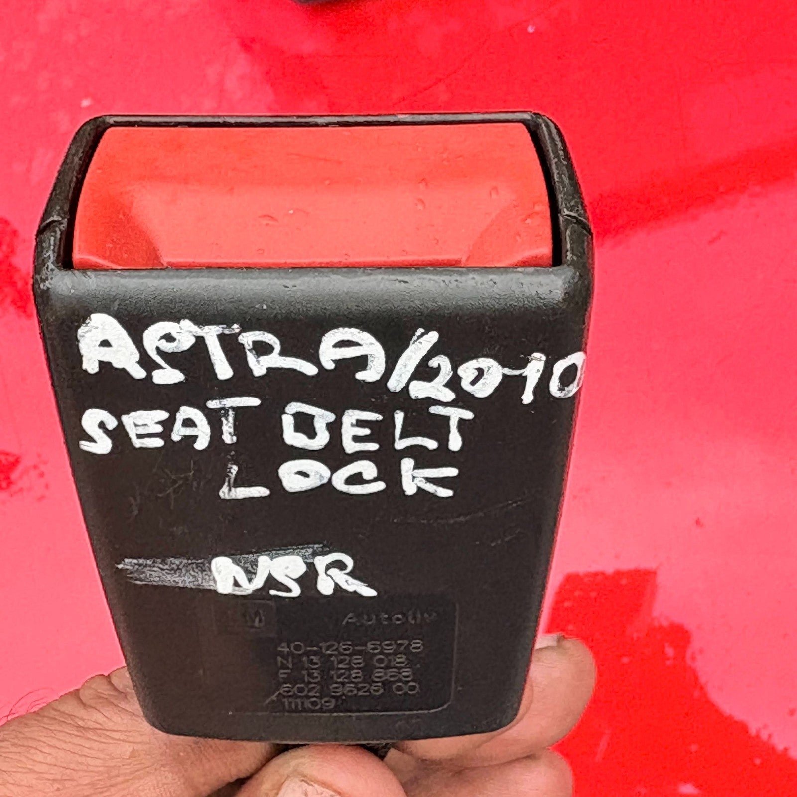 2010 VAUXHALL ASTRA SEAT BELT BUCKLE REAR PASSENGER LEFT SIDE 40-126-6973