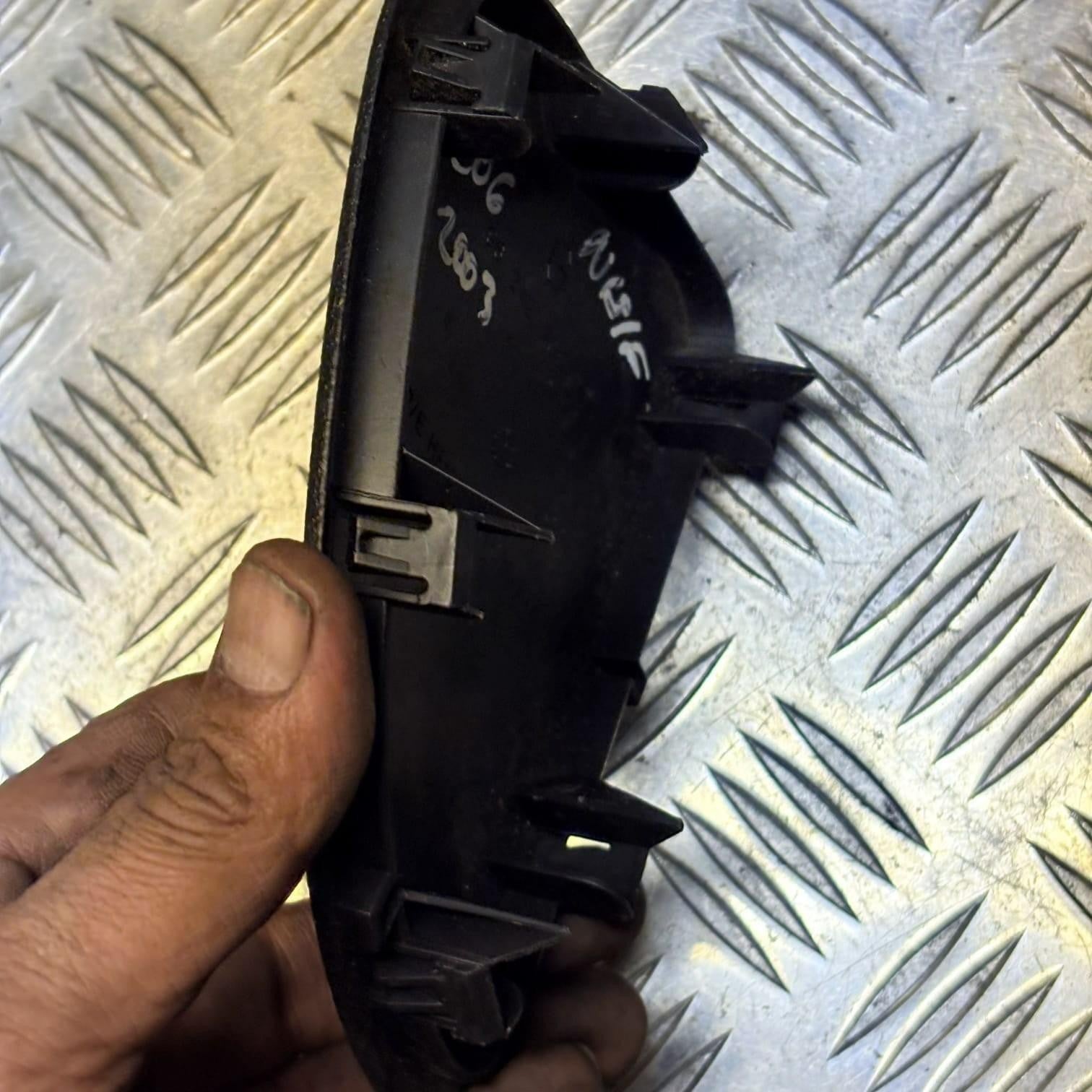PEUGEOT 206CC 2006 PASSENGER SIDE NEARSIDE DASH END TRIMCOVER 9624270877