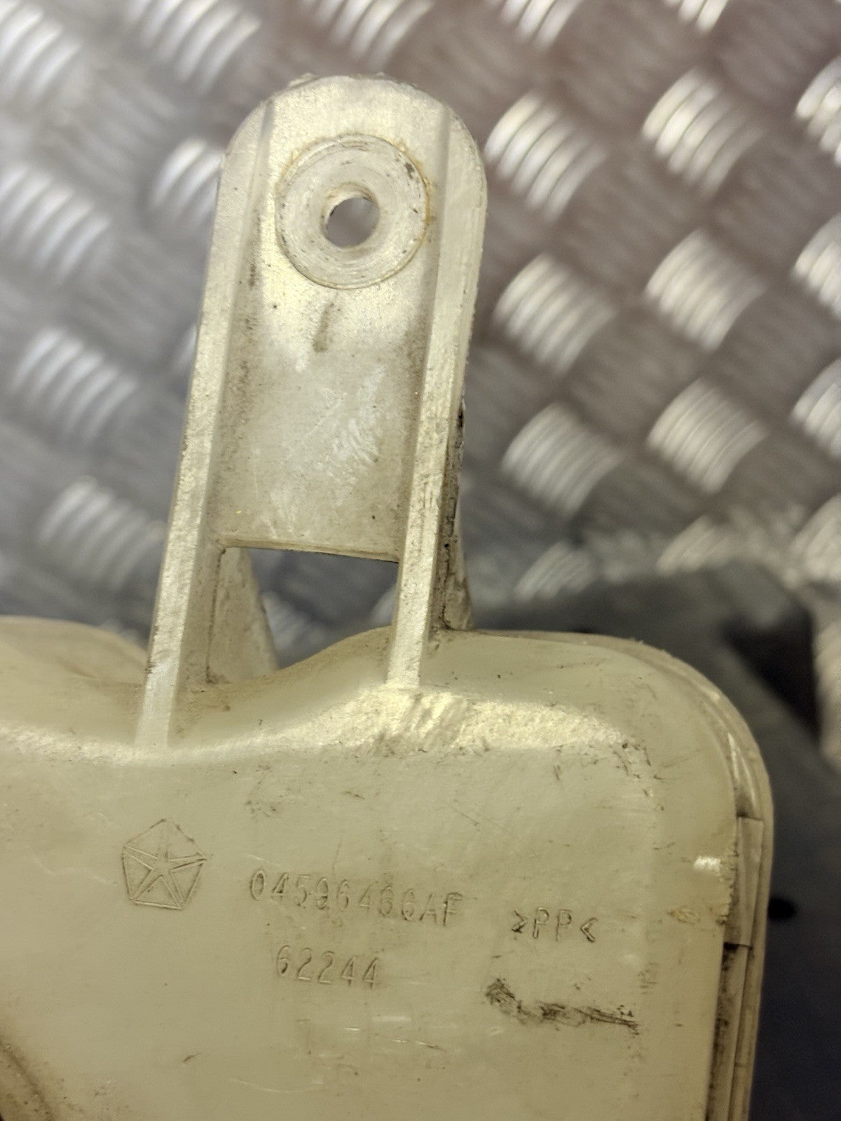 CHRYSLER 300C MK1 COOLANT EXPANSION STEERING FLUID TANK 2005 TO 2010 04596466AF