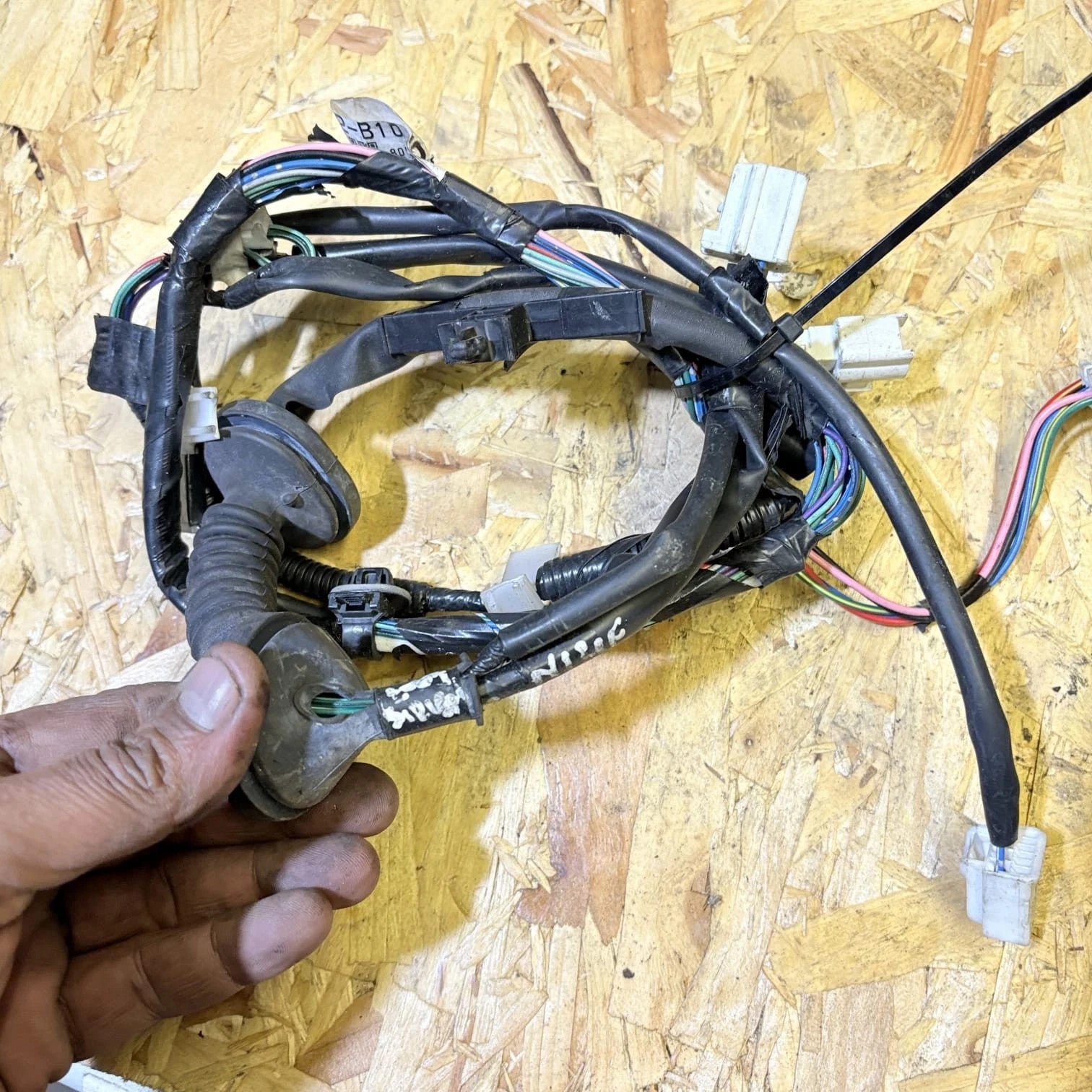 TOYOTA AVENSIS D-4D MK3 PASSENGER FRONT DOOR WIRING LOOM 8215105680 NSF
