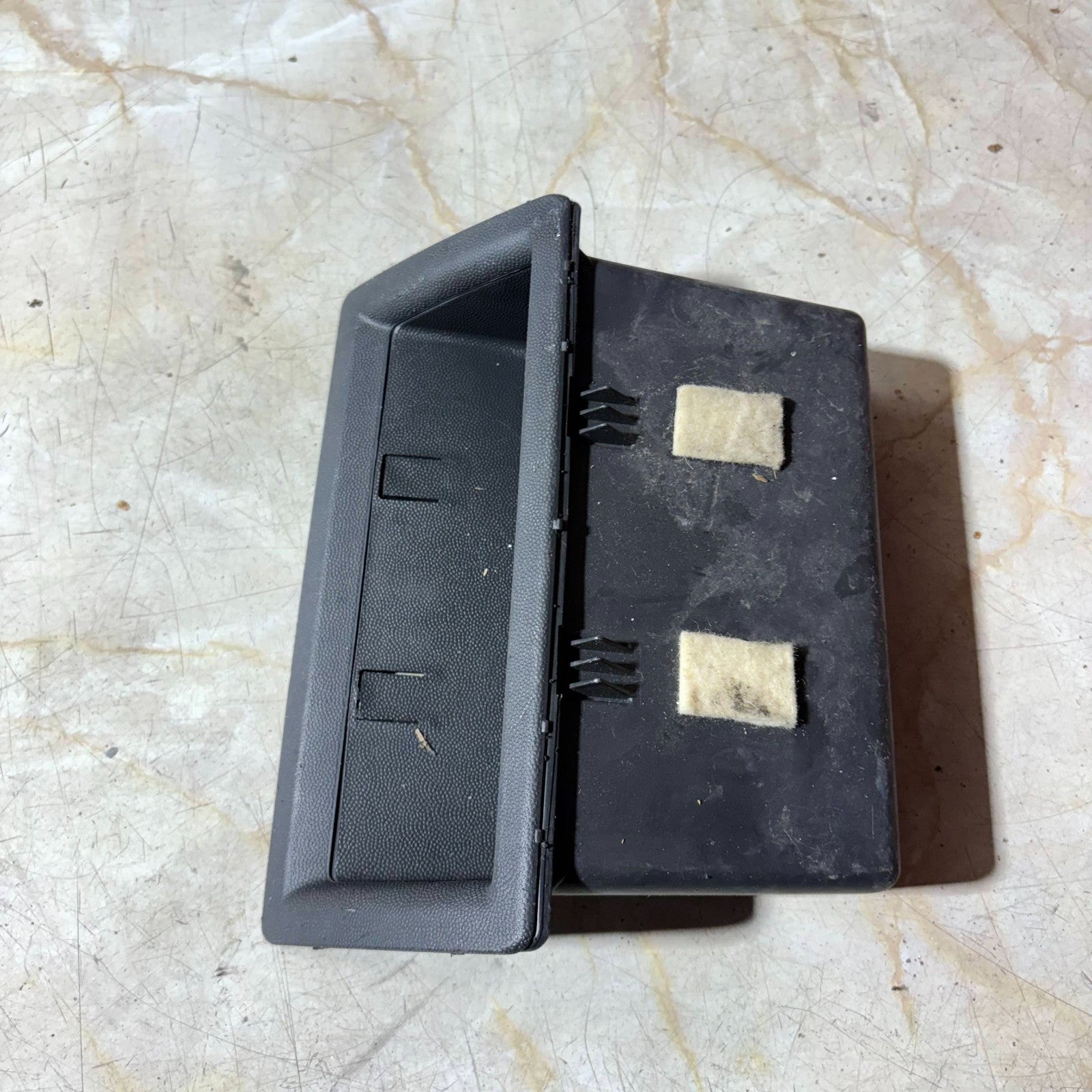 Vauxhall Tigra Centre Console Recess Storage Bin 2006
