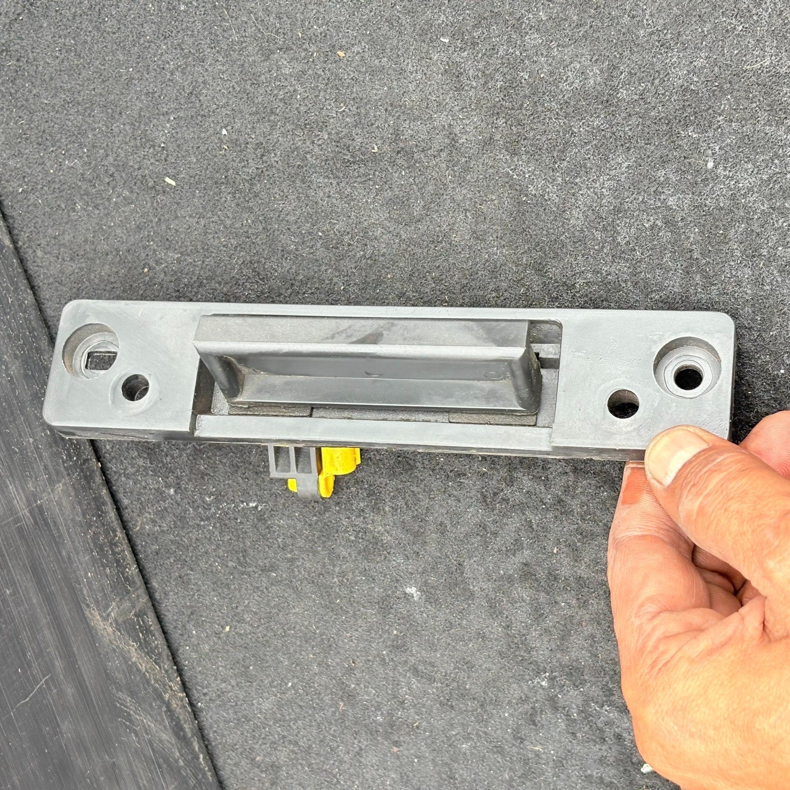 Kia Sorento Tailgate HandleGENUINE