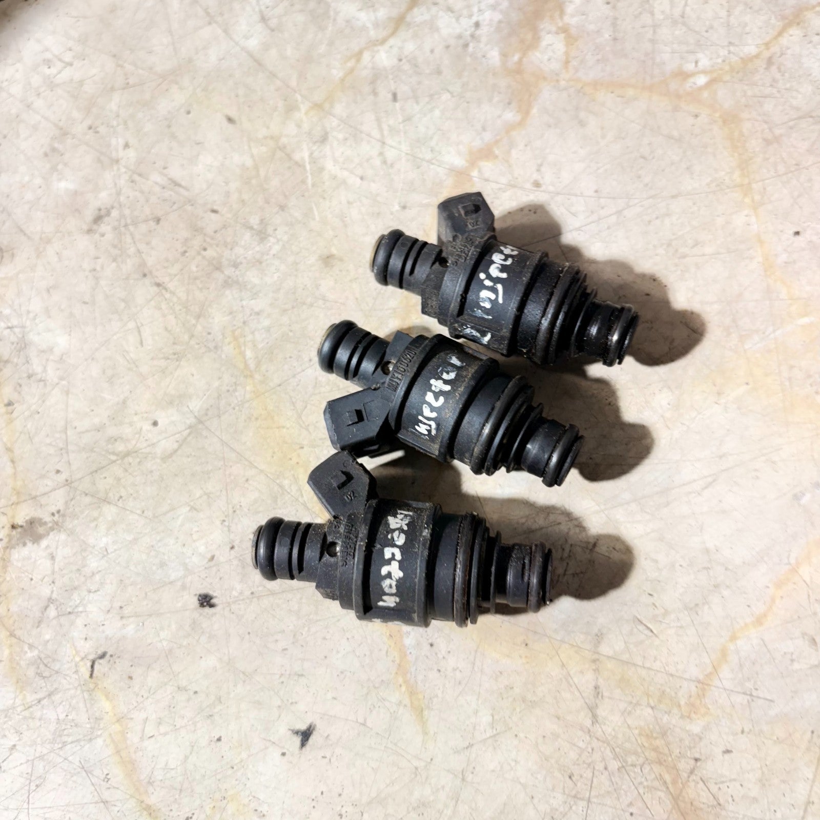 MG 2002-2005 FUEL INJECTORS MJY100620 SET OF 3