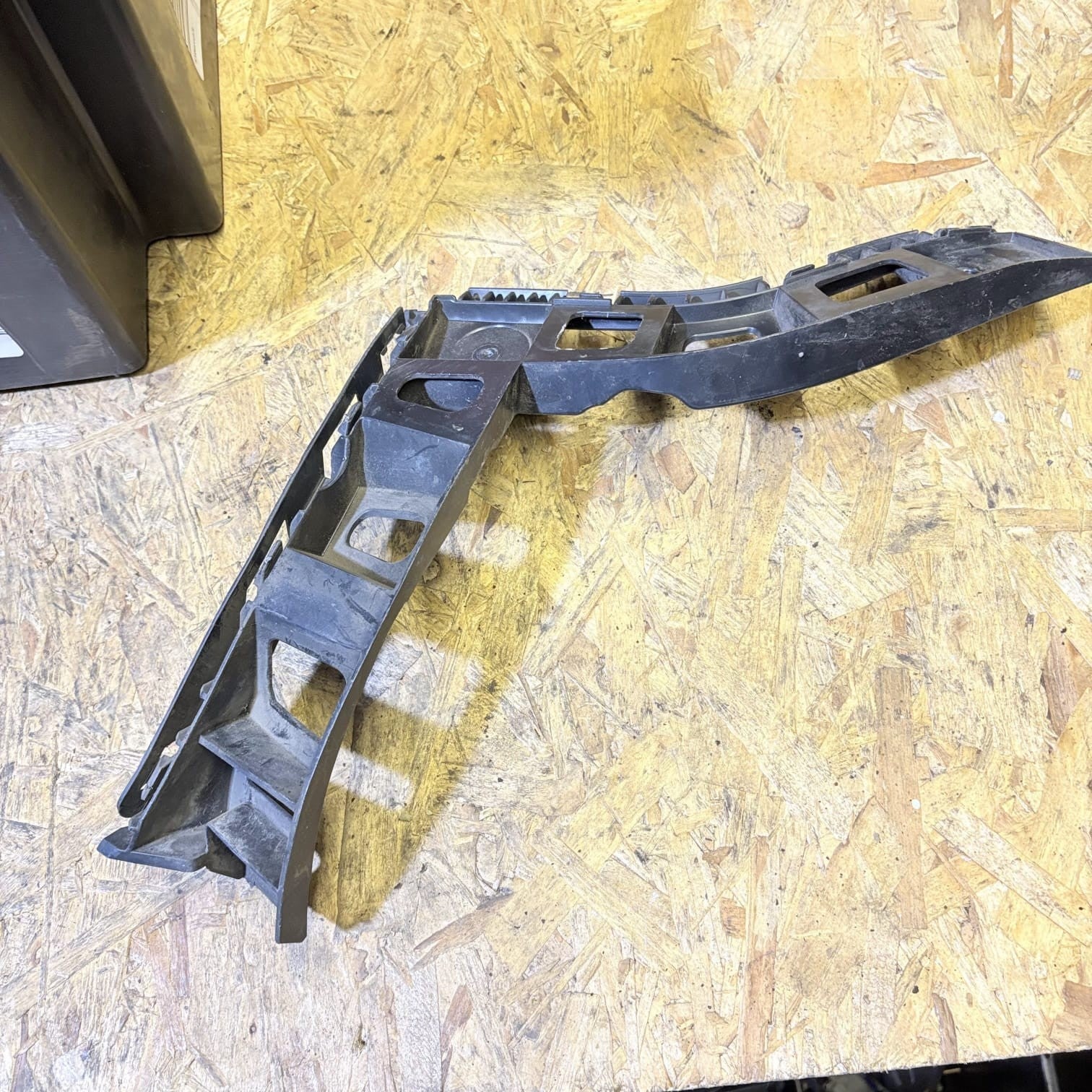 Volkswagen Tiguan 2007-2015 Rear Right Driver Side Bumper Bracket 5N0.807.394.A