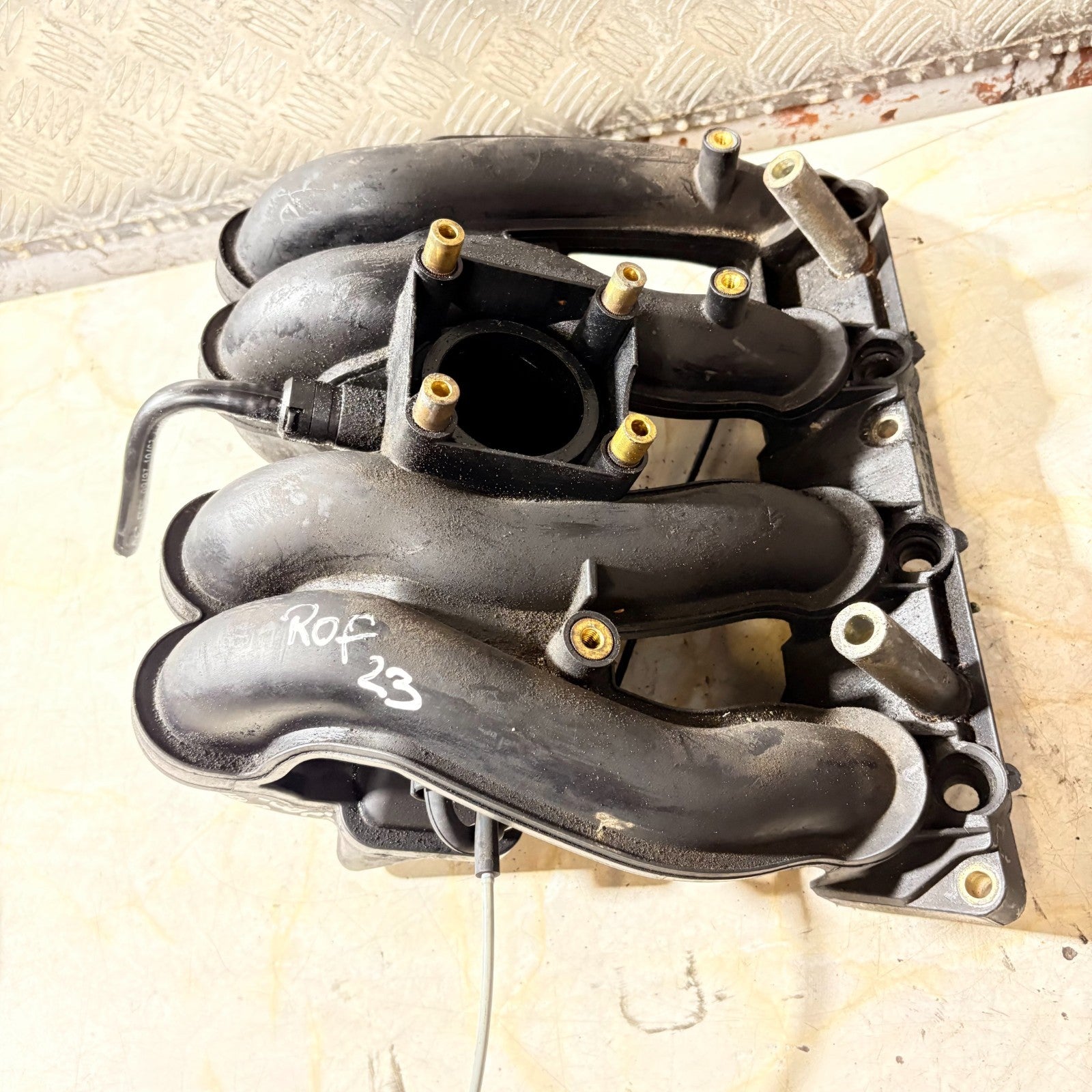 Intake manifold MERCEDES-BENZ 1998 W220 S CLASS A 111 14021 01
