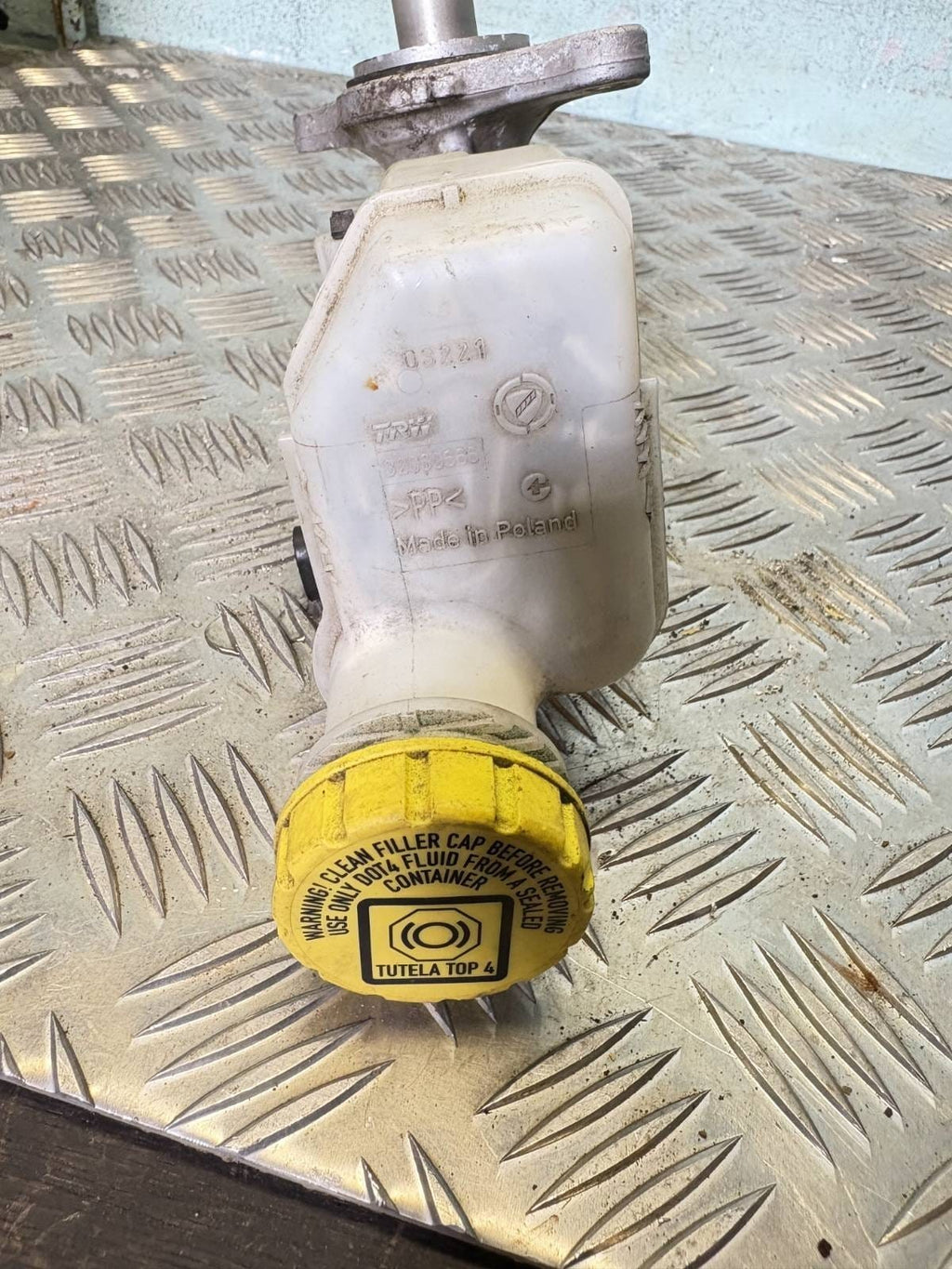 FIAT 500 BRAKE MASTER CYLINDER RESERVOIR 32069666