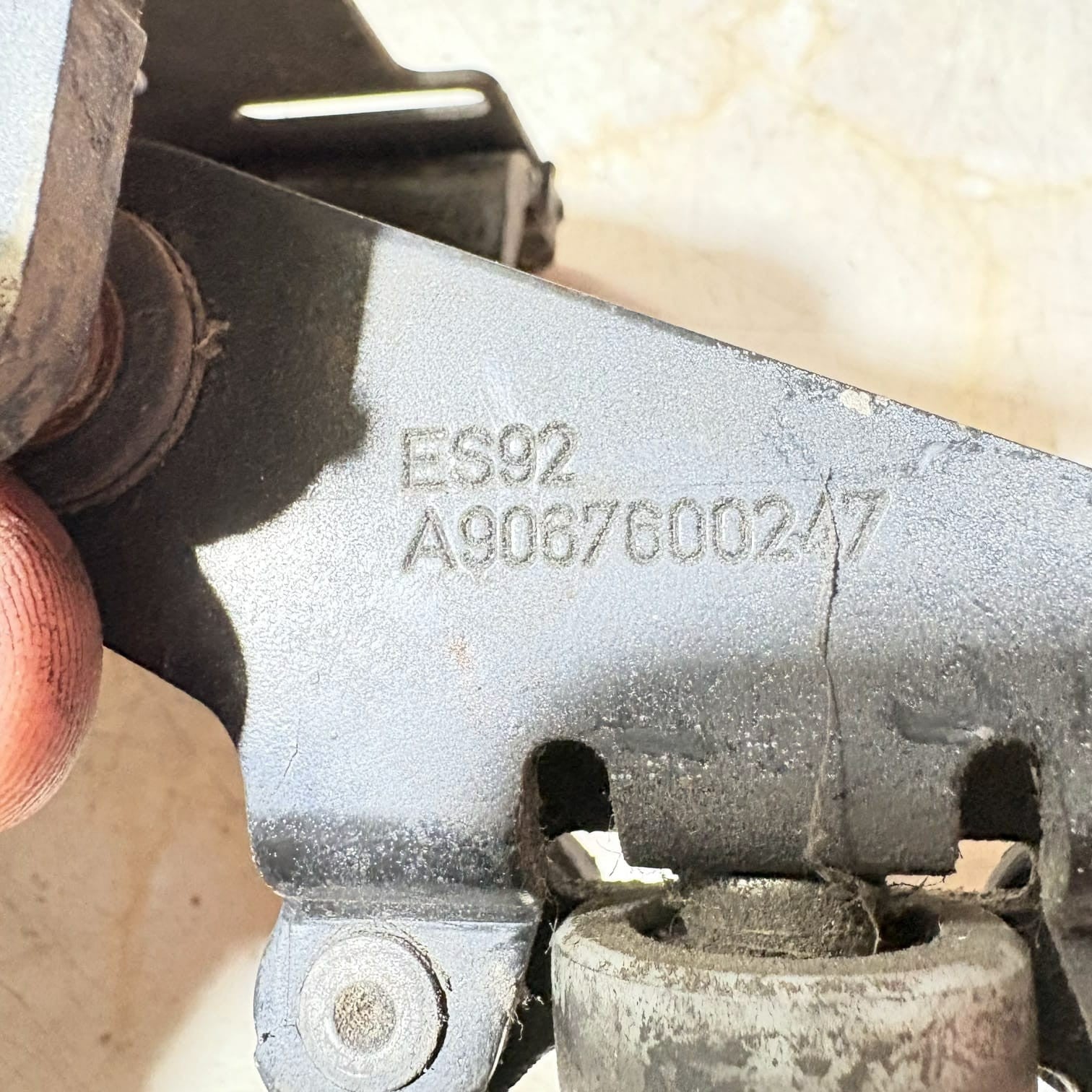 MERCEDES-BENZ Sprinter 313 Cdi Sliding Door Roller guide middle A9067600247